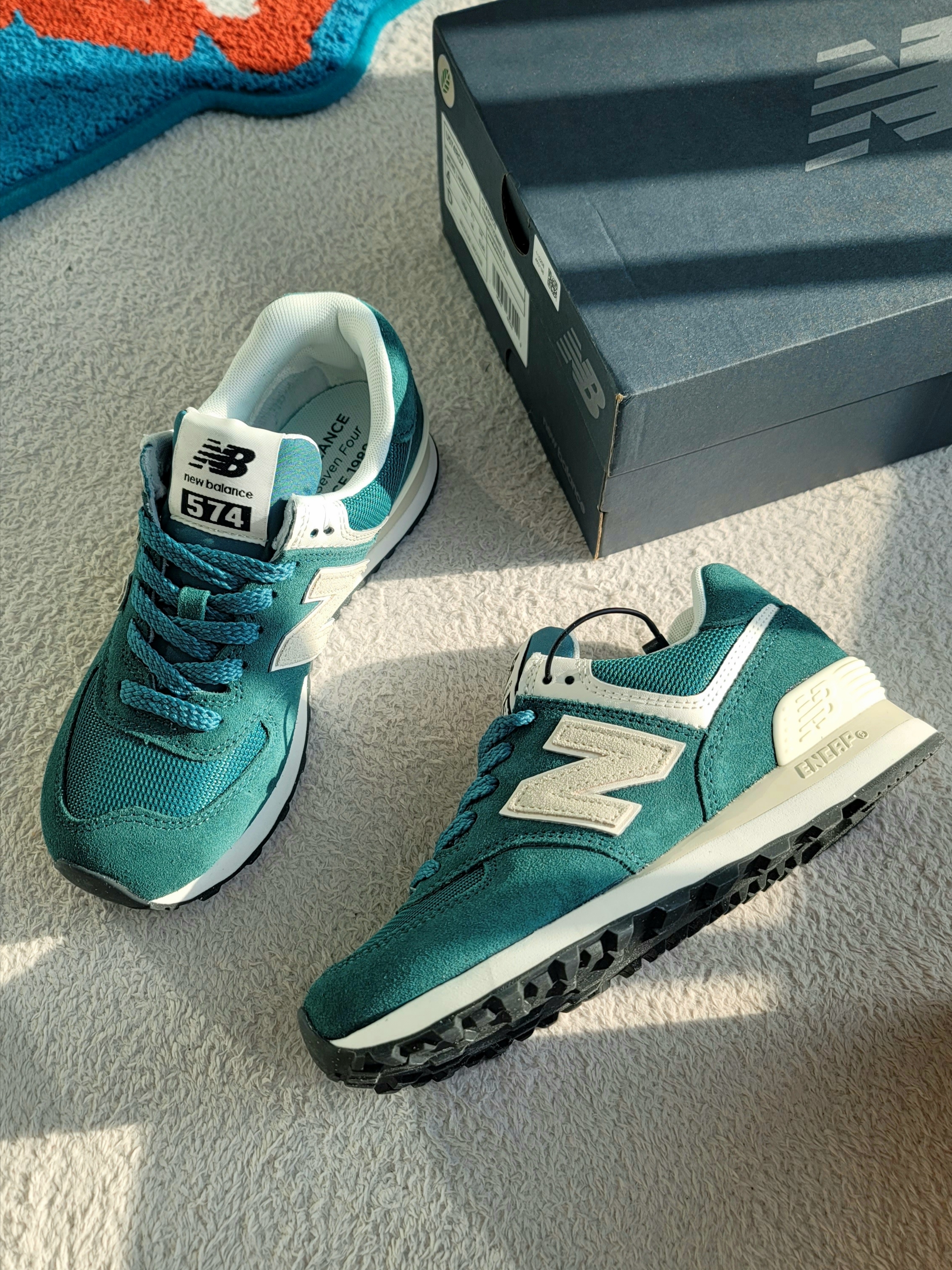 New Balance 574 Classics Reimagined Green 착용 스타일
