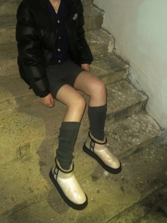 The North Face White Label Novelty Nuptse RDS Down Jacket Black, (W) UGG Classic Clear Mini Boots Natural Black 착용 스타일 - 1
