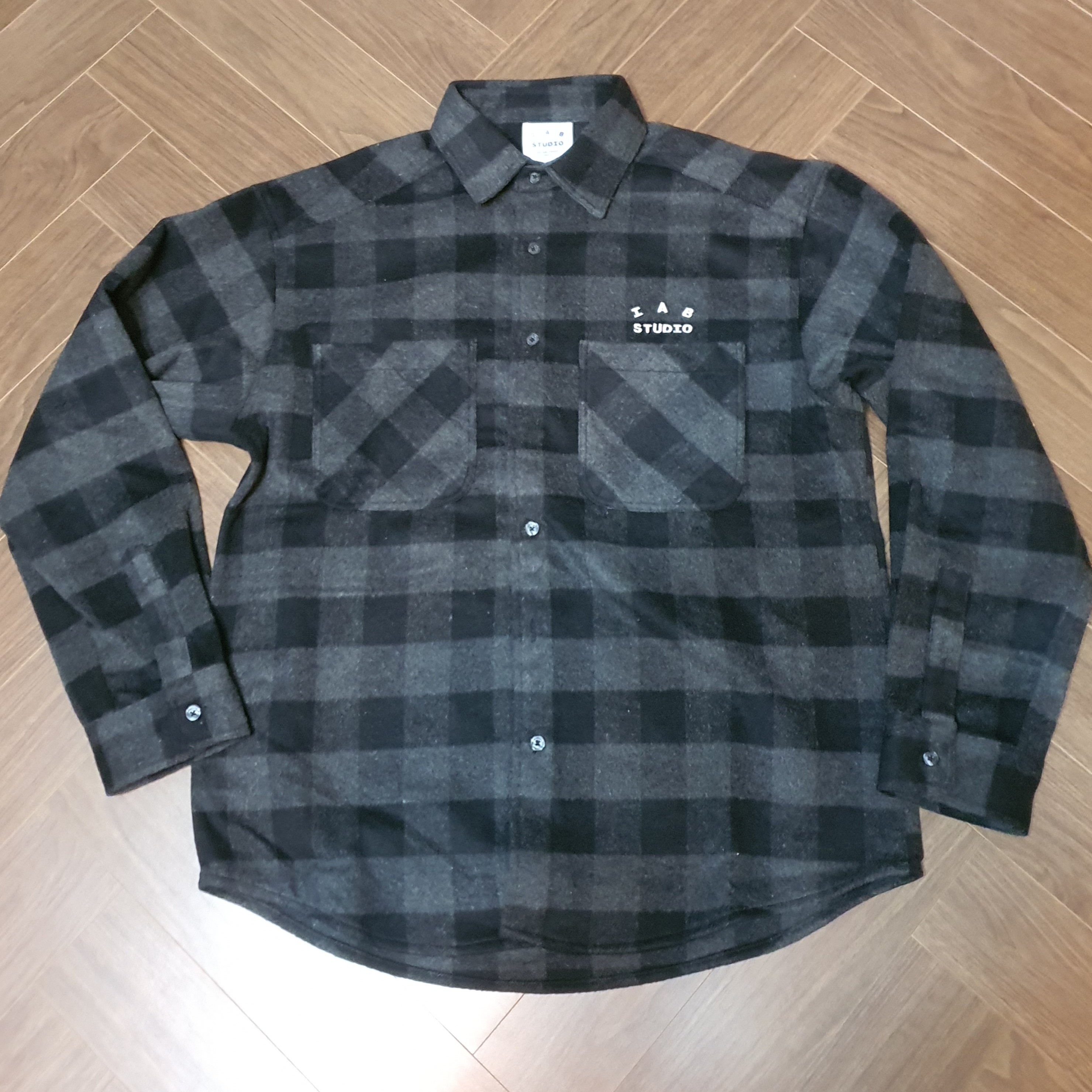 IAB Studio Gingham Check Shirt Black White 착용 스타일
