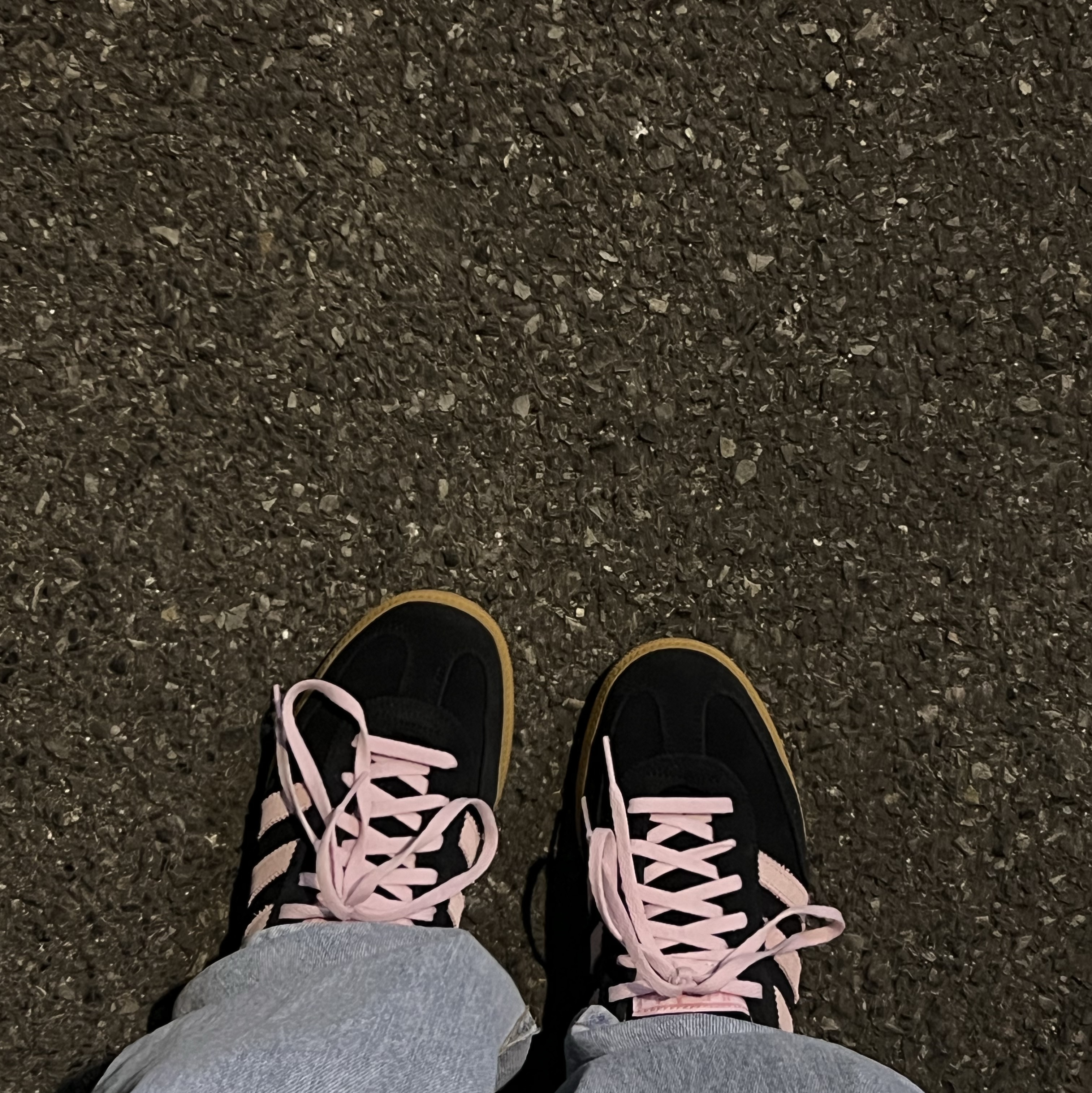 (W) Adidas Spezial Handball Core Black Clear Pink 착용 스타일