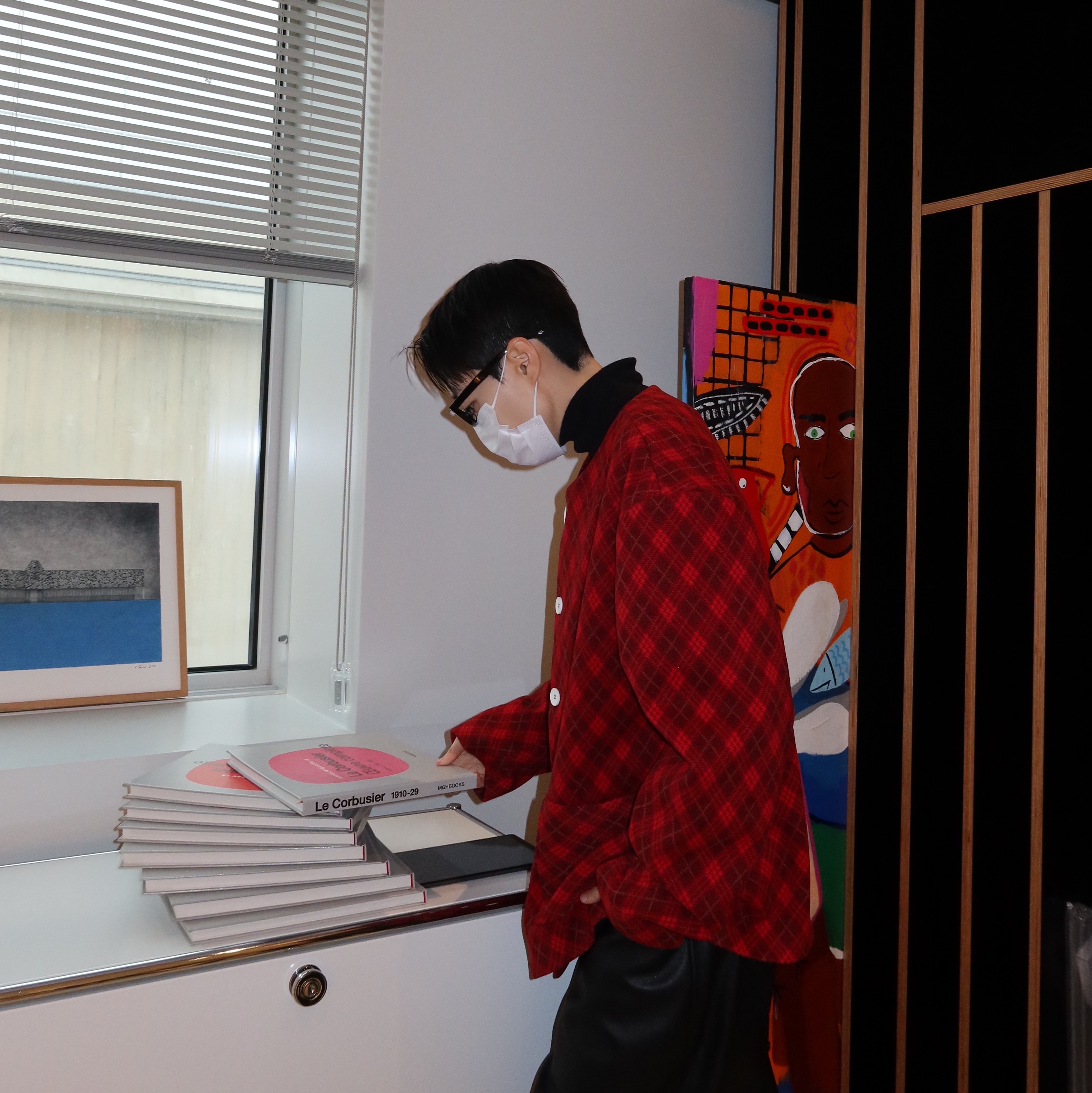 Hono Report Collarless Cardigan Red Argyle 착용 스타일 - 4
