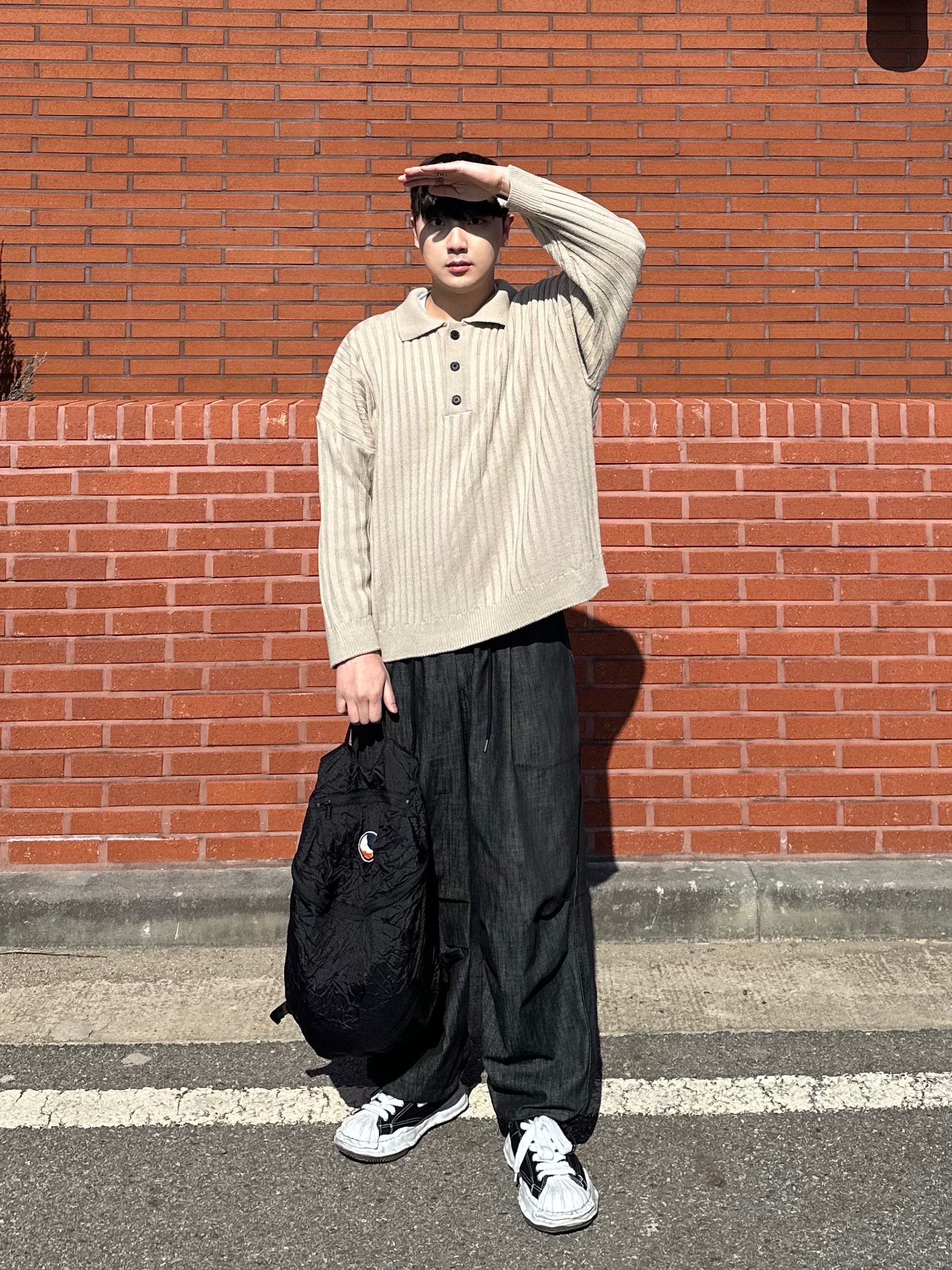 메종 미하라 야스히로 피터슨 OG 솔 캔버스 로우 스니커즈 블랙 착용 스타일 - 1