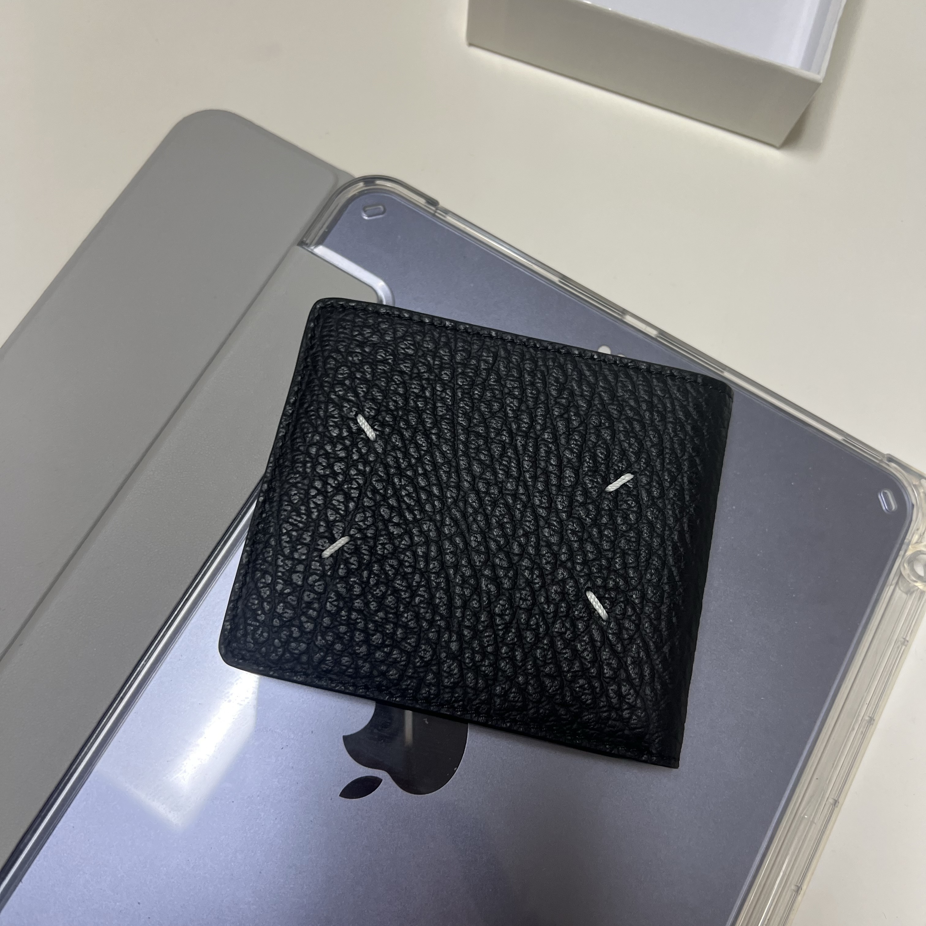 Maison Margiela Bi-Fold Wallet Black 착용 스타일 - 2