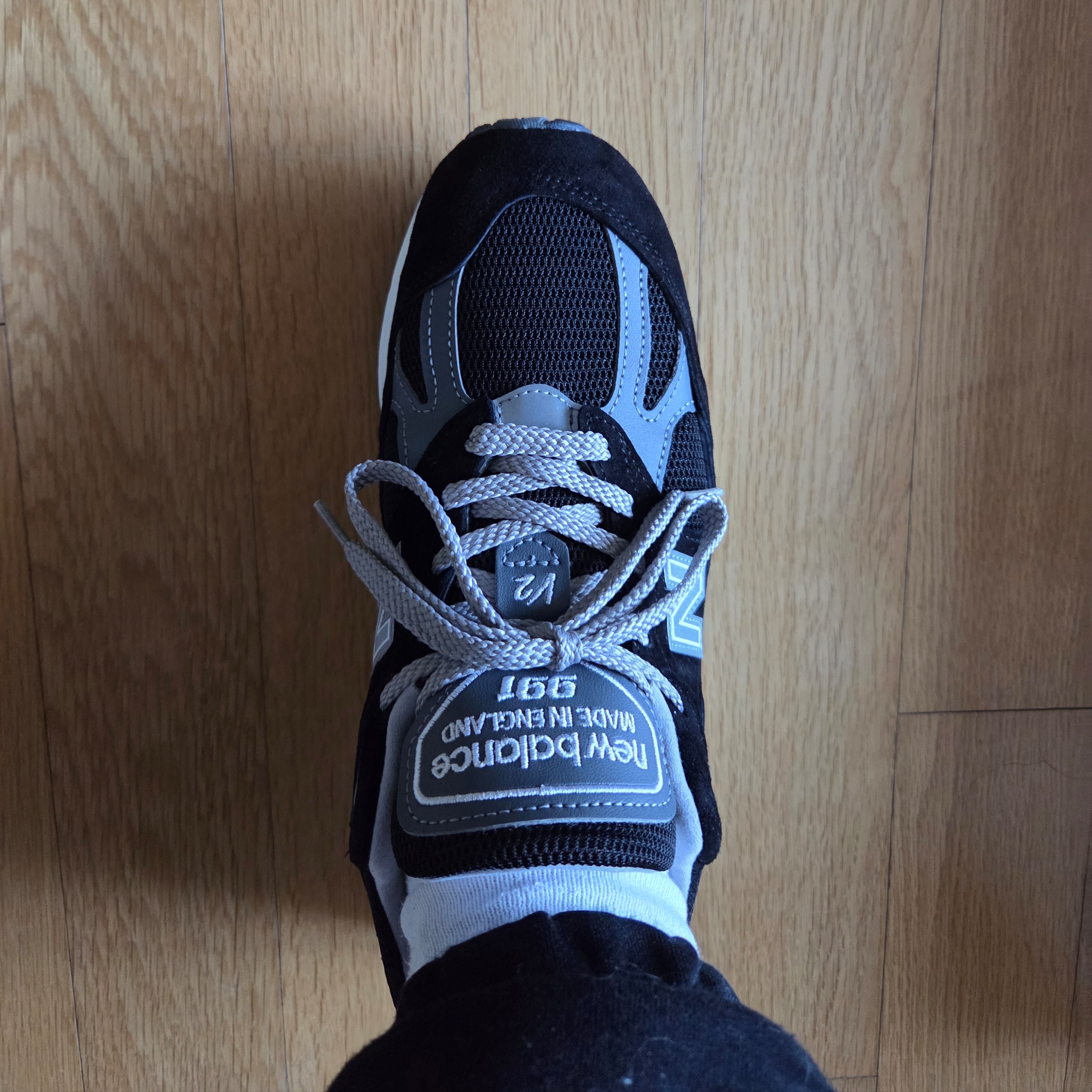 New Balance 991v2 Made in UK Black 착용 스타일 - 2