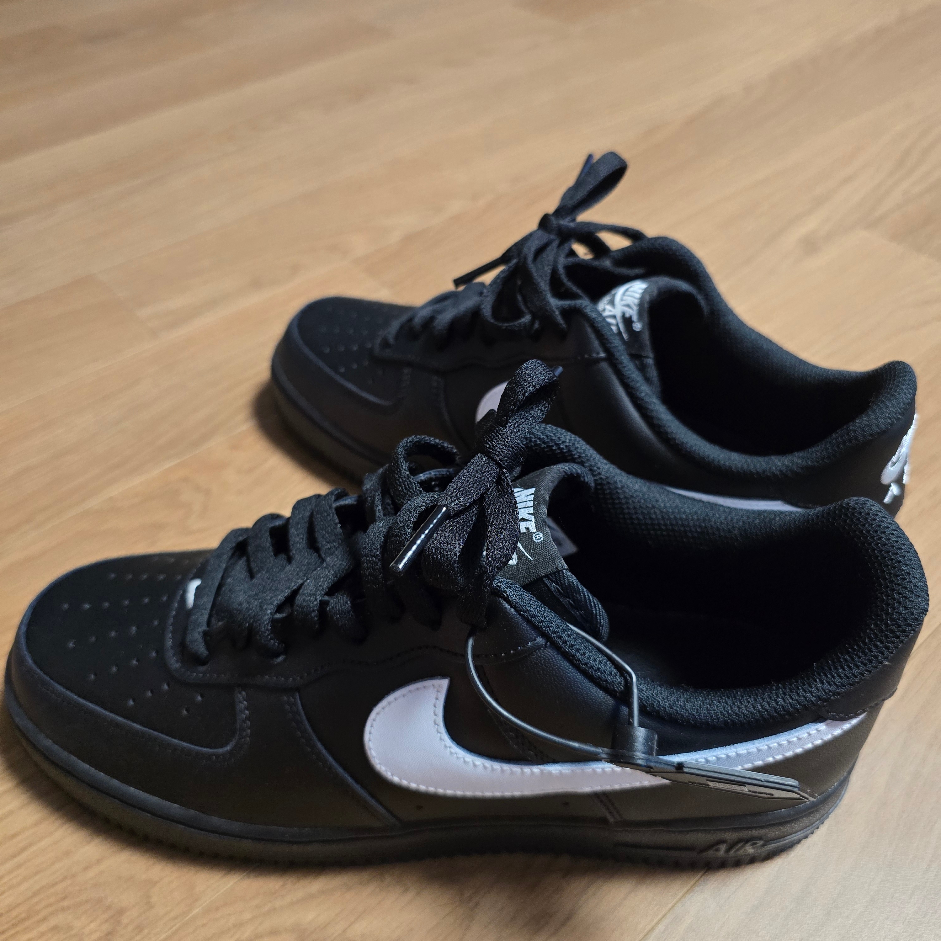 Nike Air Force 1 '07 Black White 착용 스타일 - 2