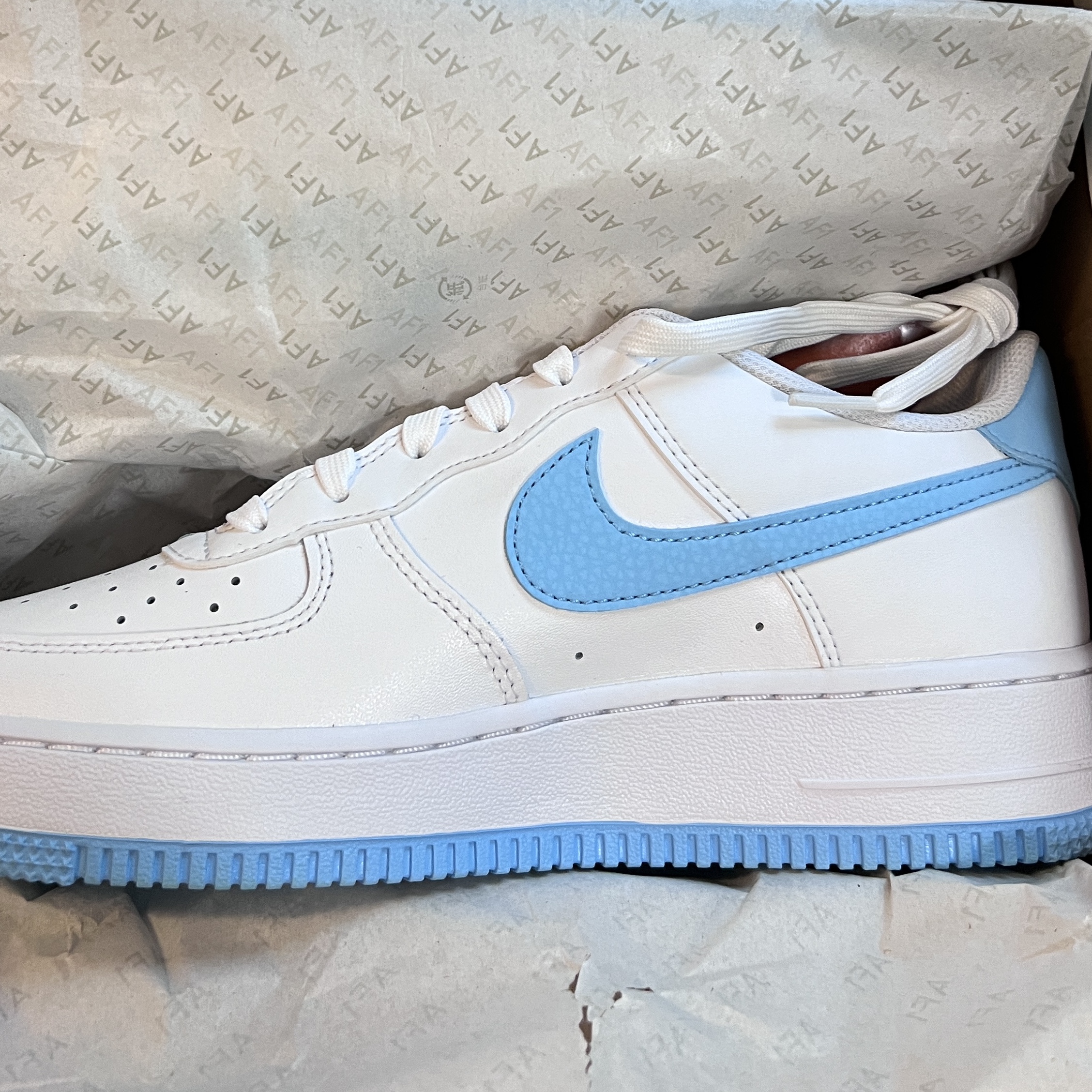 (GS) Nike Air Force 1 White Aquarius Blue 착용 스타일