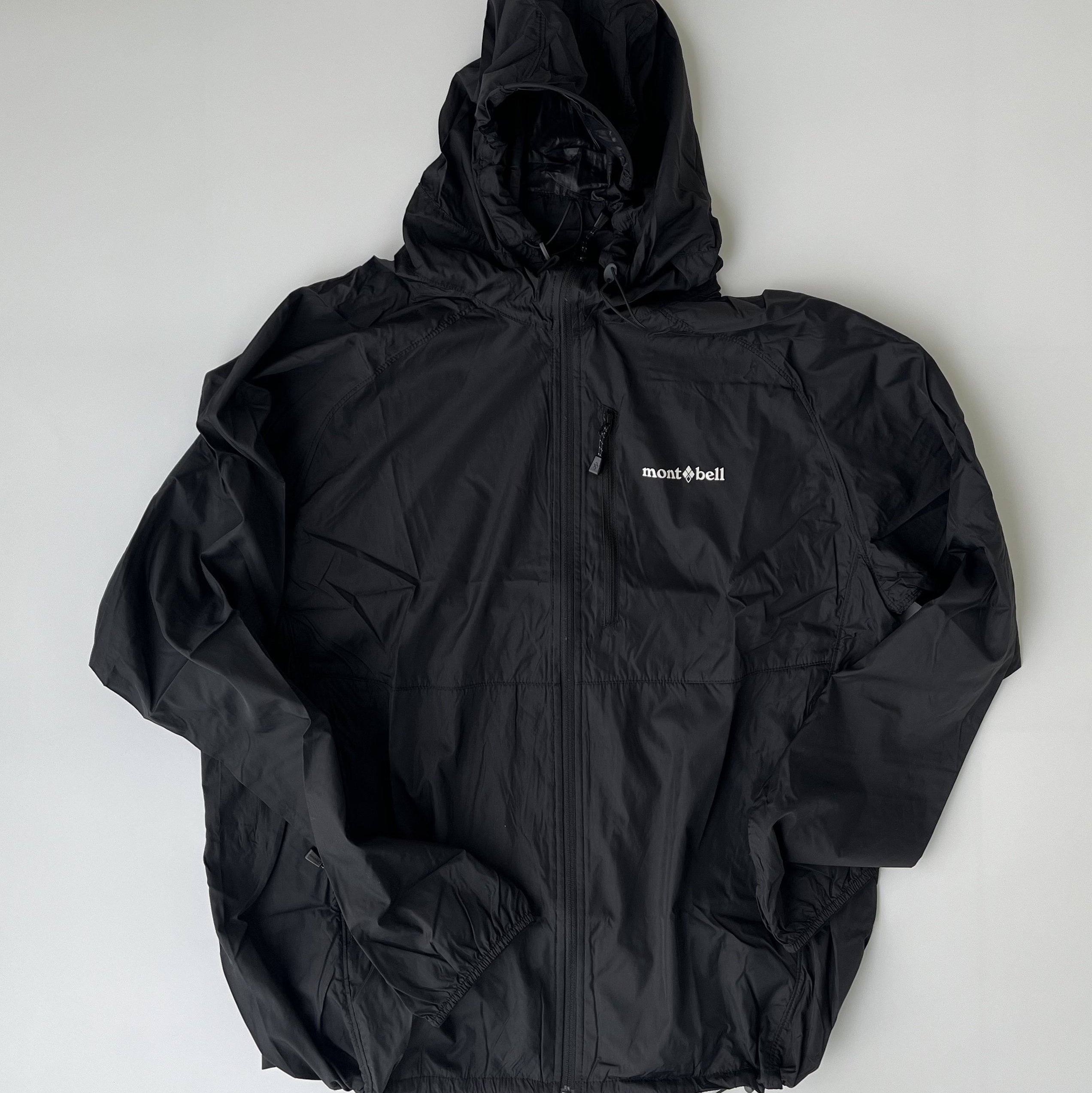 Montbell Wind Blast Hooded Jacket Black 착용 스타일 - 4