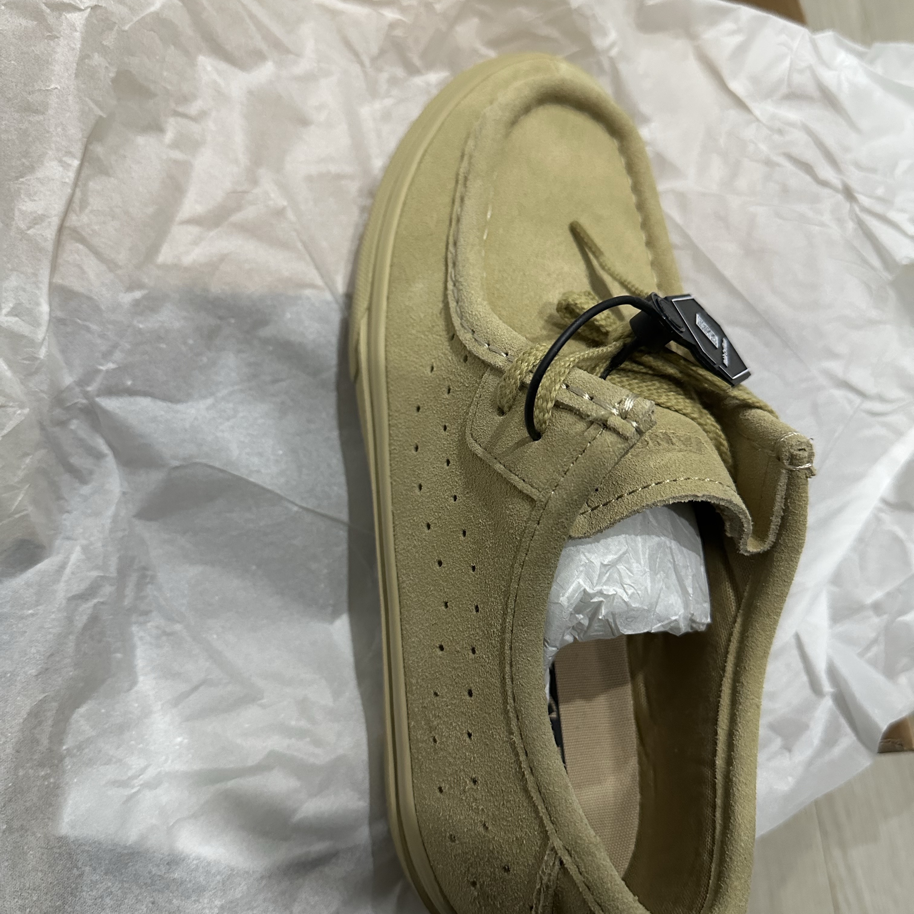 Vans Carver Low Sand Beige 착용 스타일