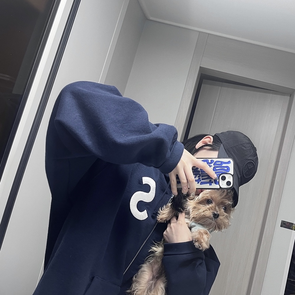 Supreme シュプリーム パーカー 赤 M 3303323D0386 Supreme のパーカー（レッド系）を使った人気ファッション