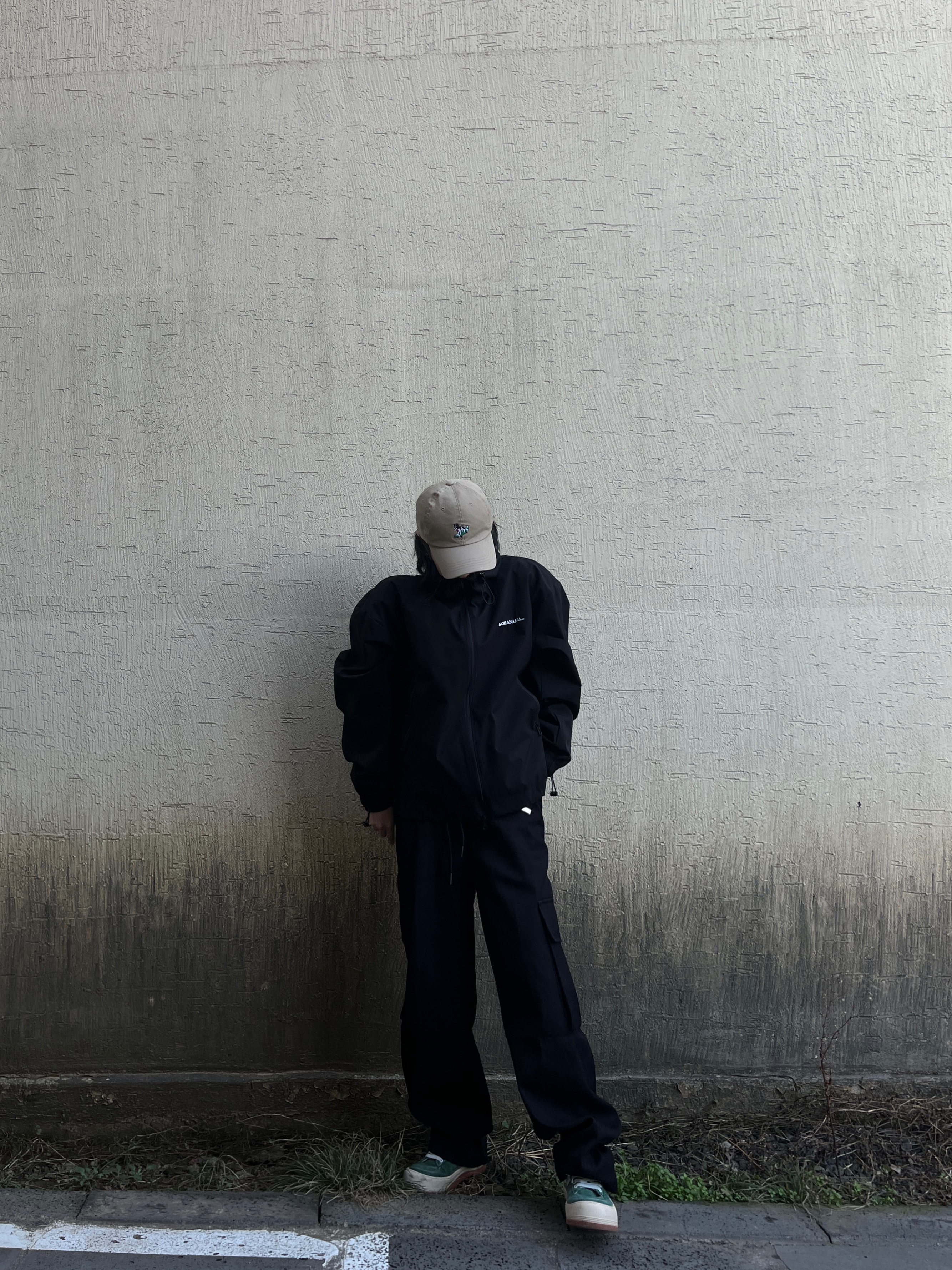 NOMANUAL Penon Wind Shell Black 착용 스타일 - 4