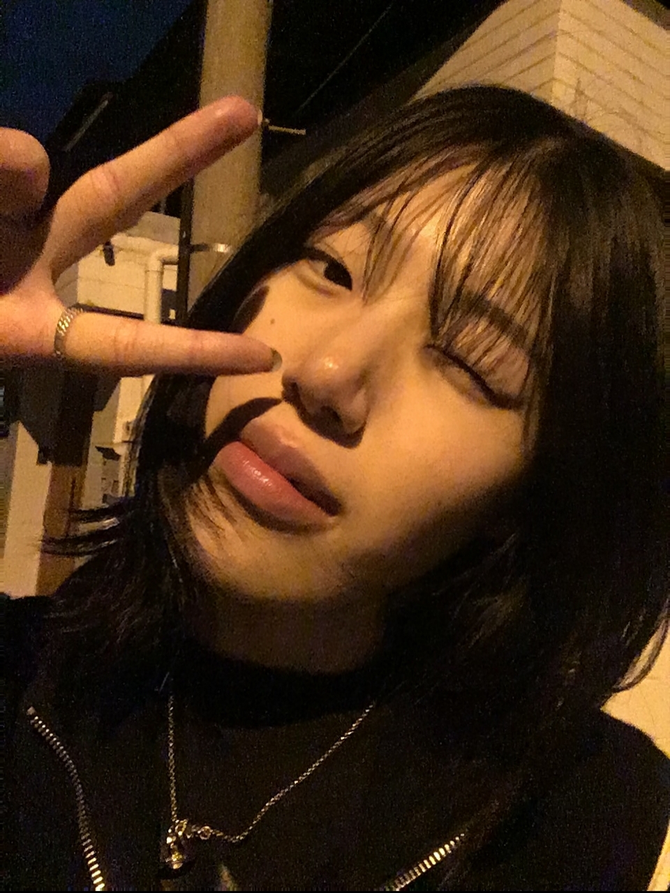 (W) 마뗑킴 스펠 포인트 스트라이프 니트 베스트 블랙, 아식스 x 비비안 웨스트우드 젤 카야노 26 블랙 착용 스타일 - 4