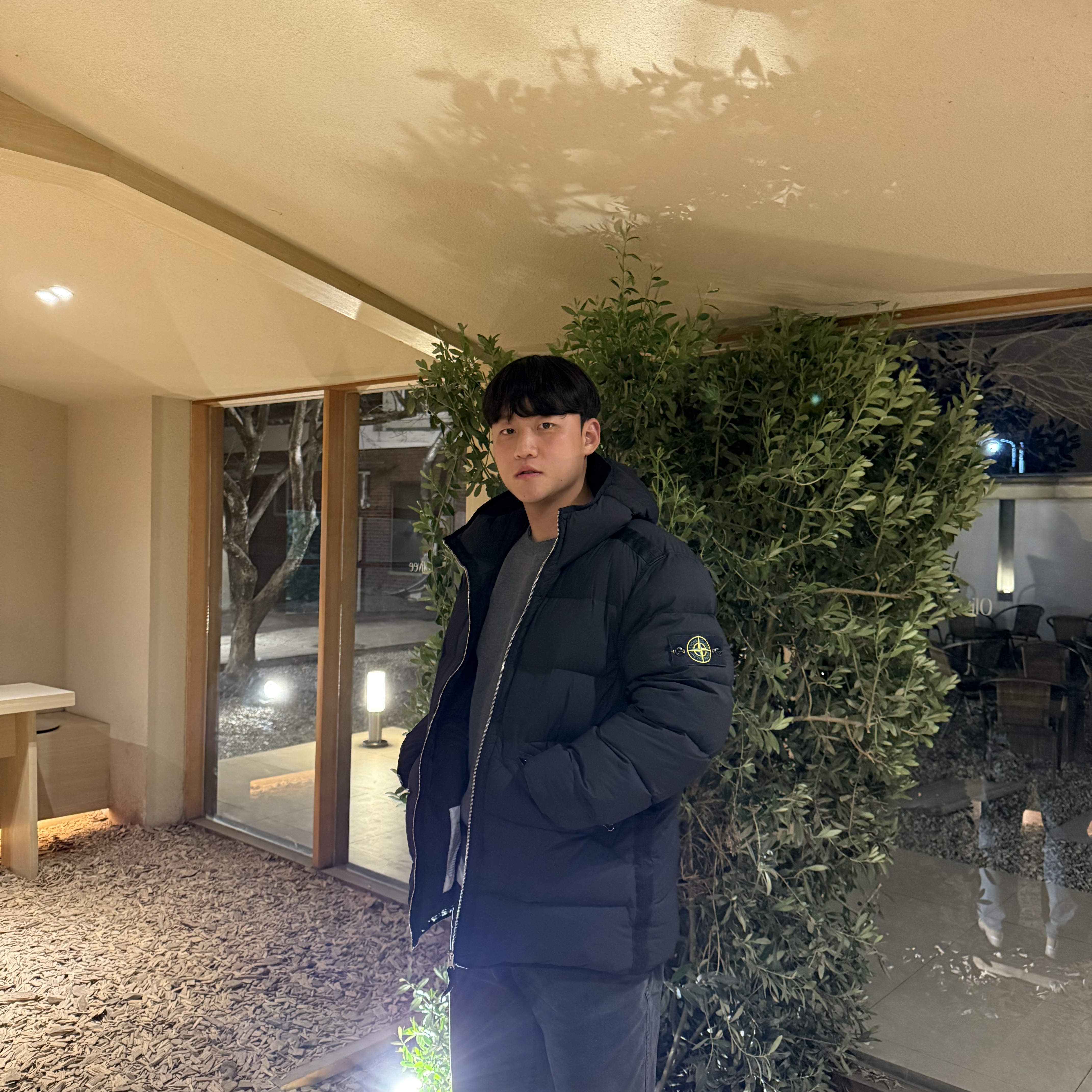 스톤 아일랜드 43128 심리스 터널 나일론 다운 자켓 블랙 - 24FW, (W) 나이키 에어포스 1 '07 카카오 와우 착용 스타일 - 3