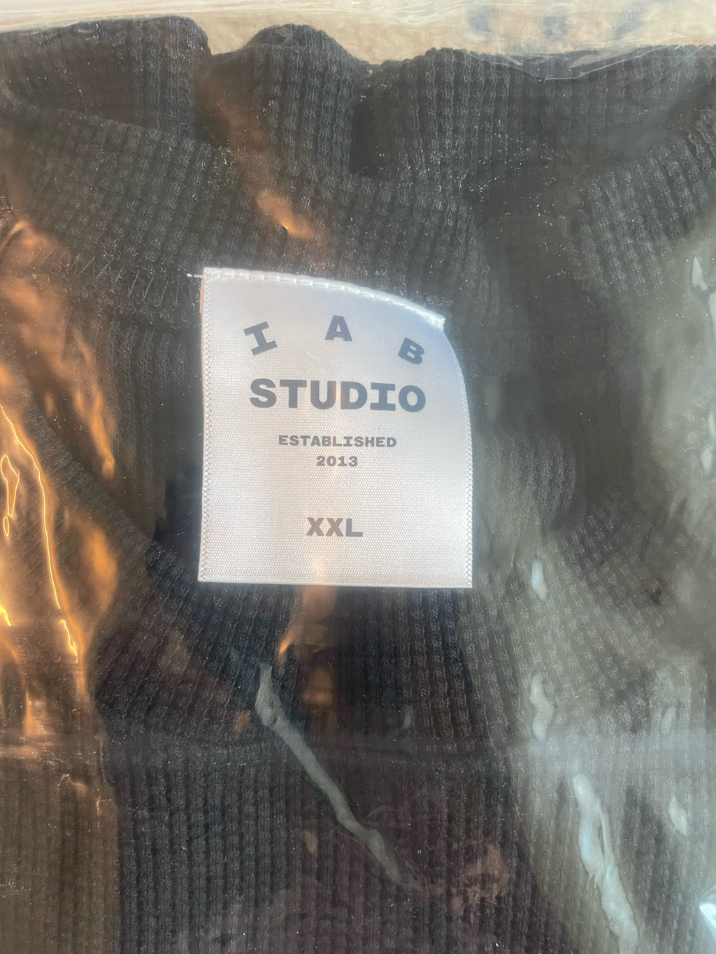 IAB Studio Waffle Long Sleeve Black White 착용 스타일 - 2