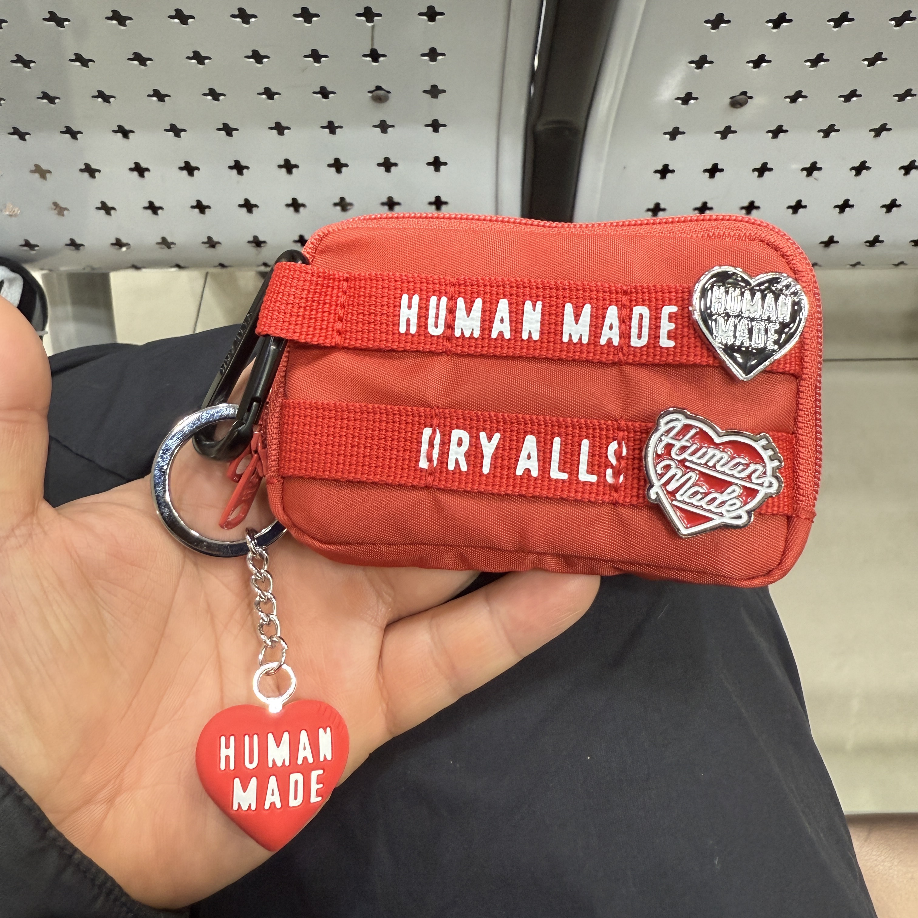 Human Made Military Card Case Red 착용 스타일