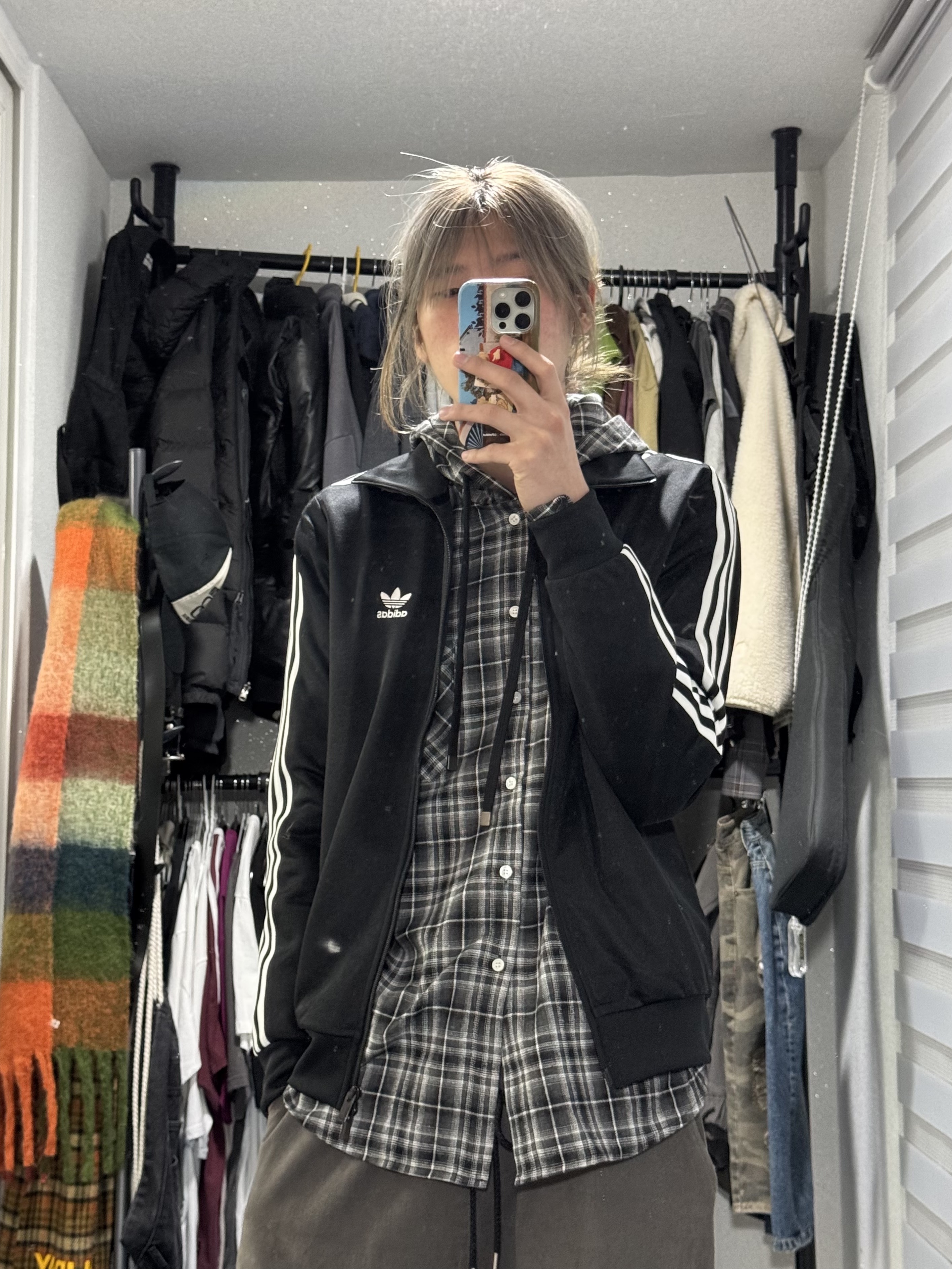 Adidas Adicolor Classic Beckenbauer Track Top Black - KR Sizing, Nike V2K Run Black Anthracite 착용 스타일 - 1