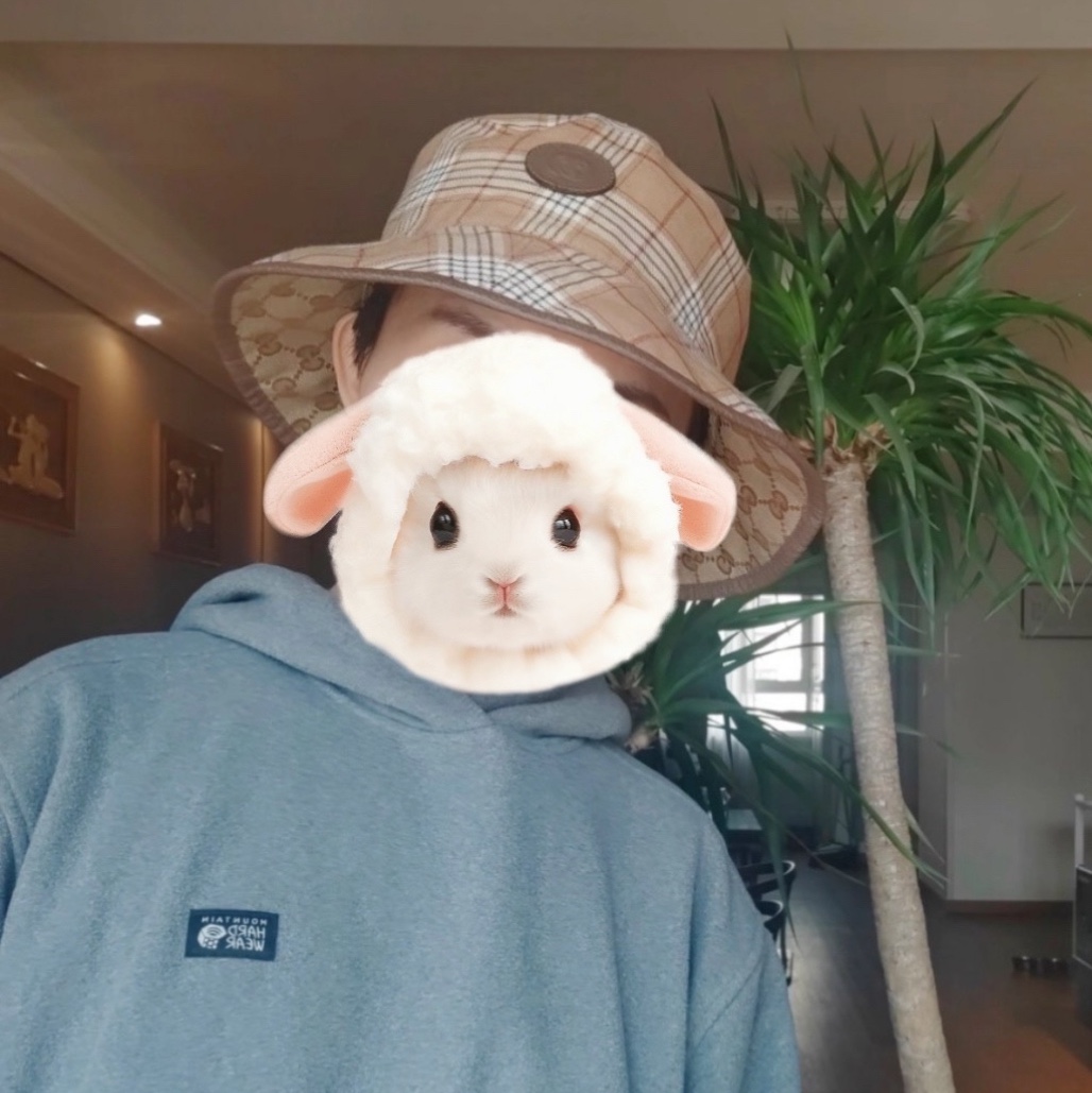 Gucci GG Supreme Reversible Bucket Hat Beige Brown 착용 스타일 - 2