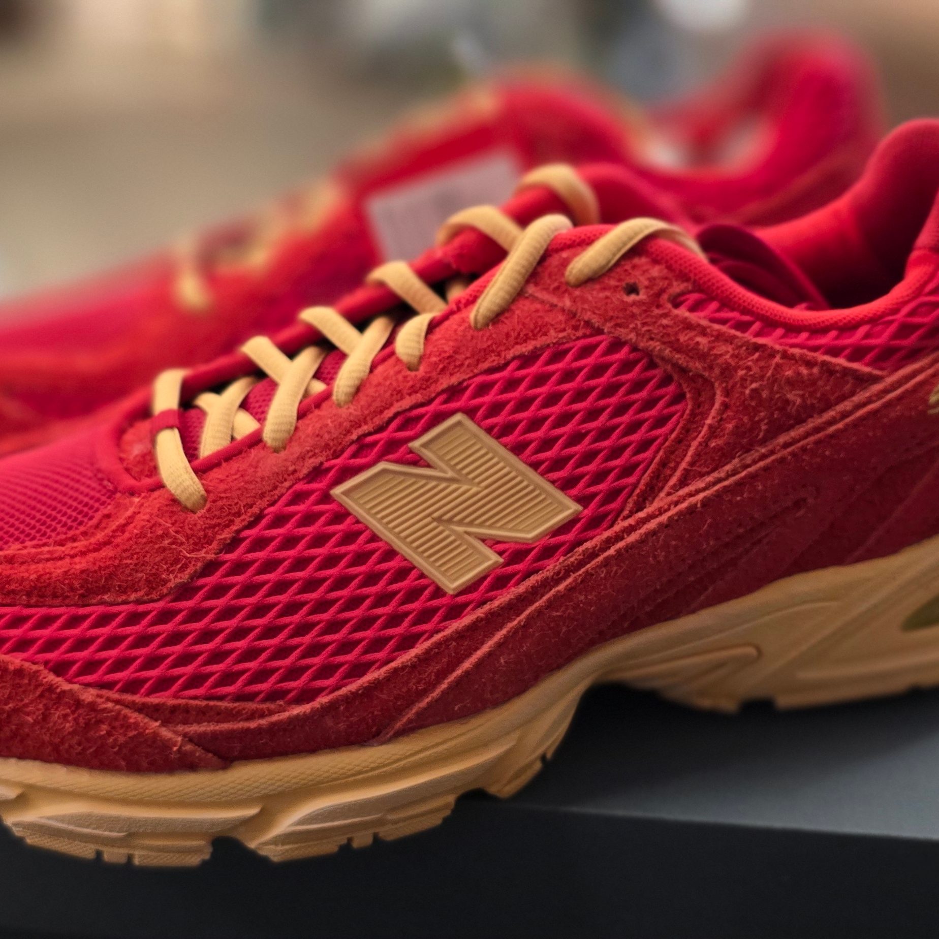 New Balance 509 Deep Red 착용 스타일 - 1