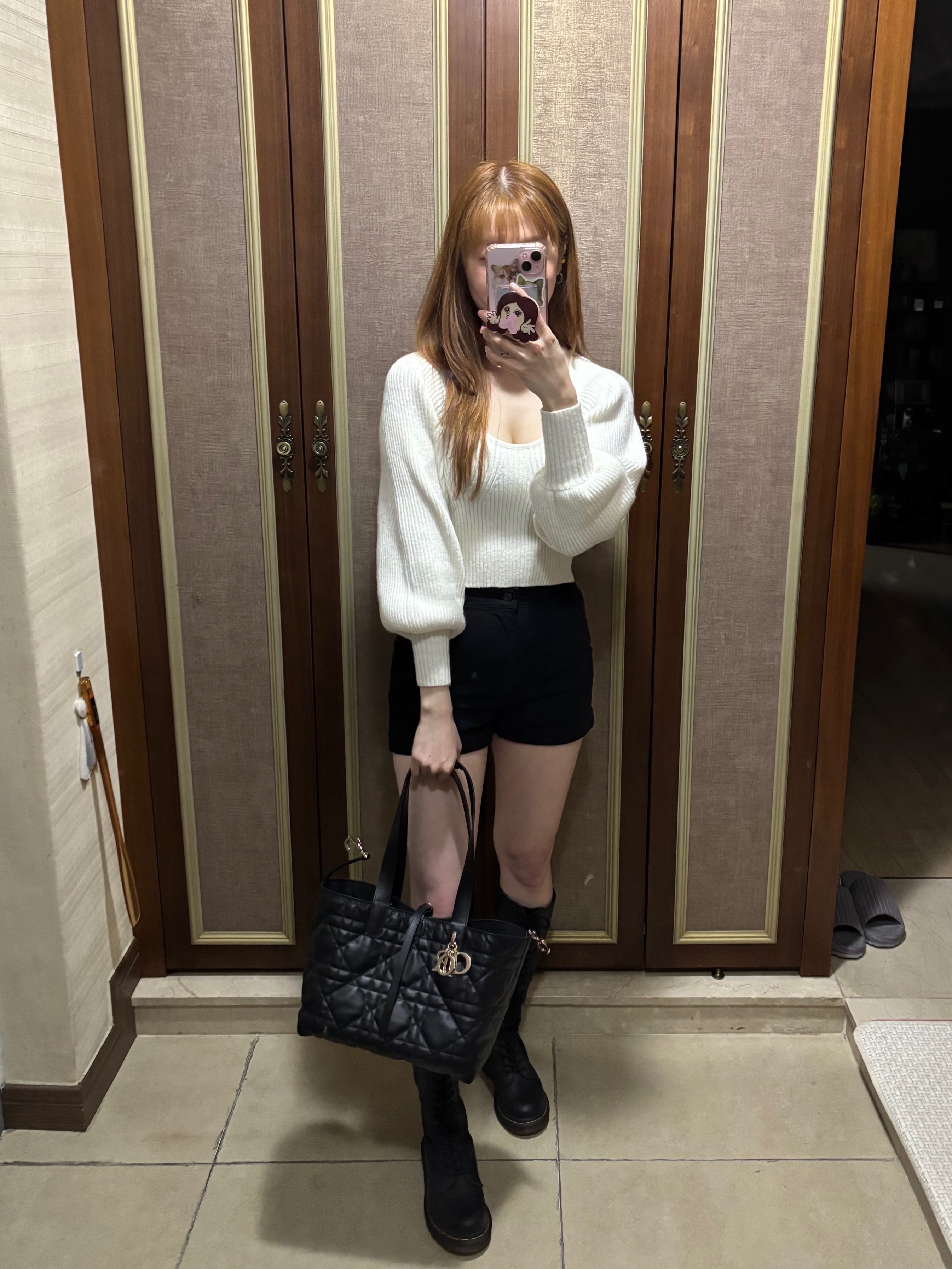 Dior Medium Toujours Bag Macrocannage Calfskin Black 착용 스타일 - 4