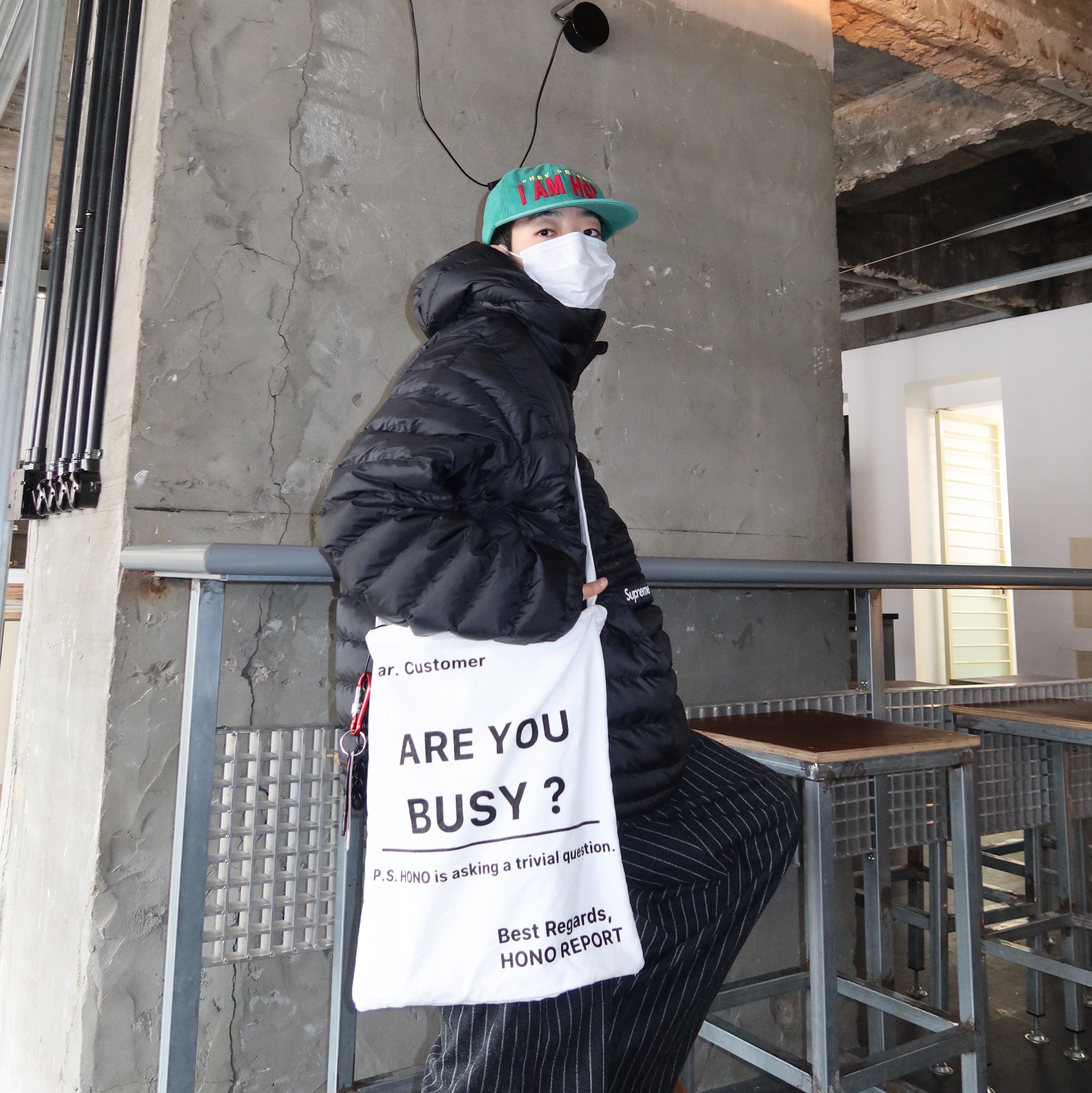 Hono Report Letter Bag White, Supreme Micro Down Half Zip Hooded Pullover Black - 24FW 착용 스타일 - 5