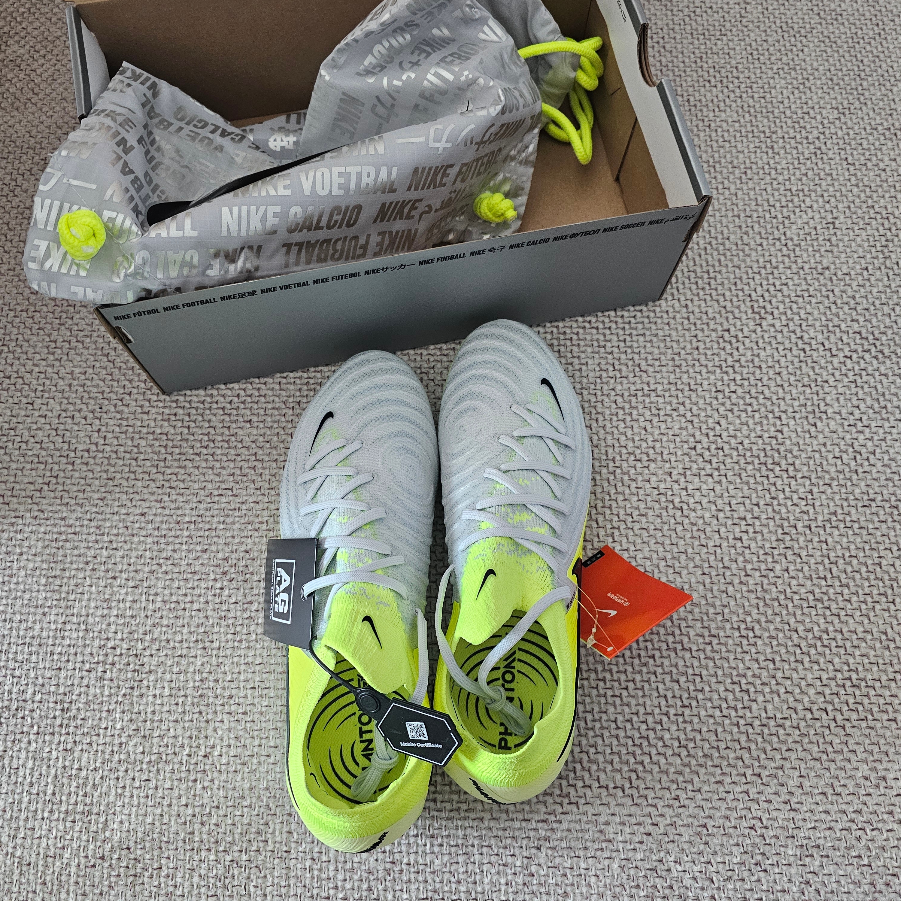 Nike Phantom GX 2 Elite AG Metallic Silver Volt 착용 스타일