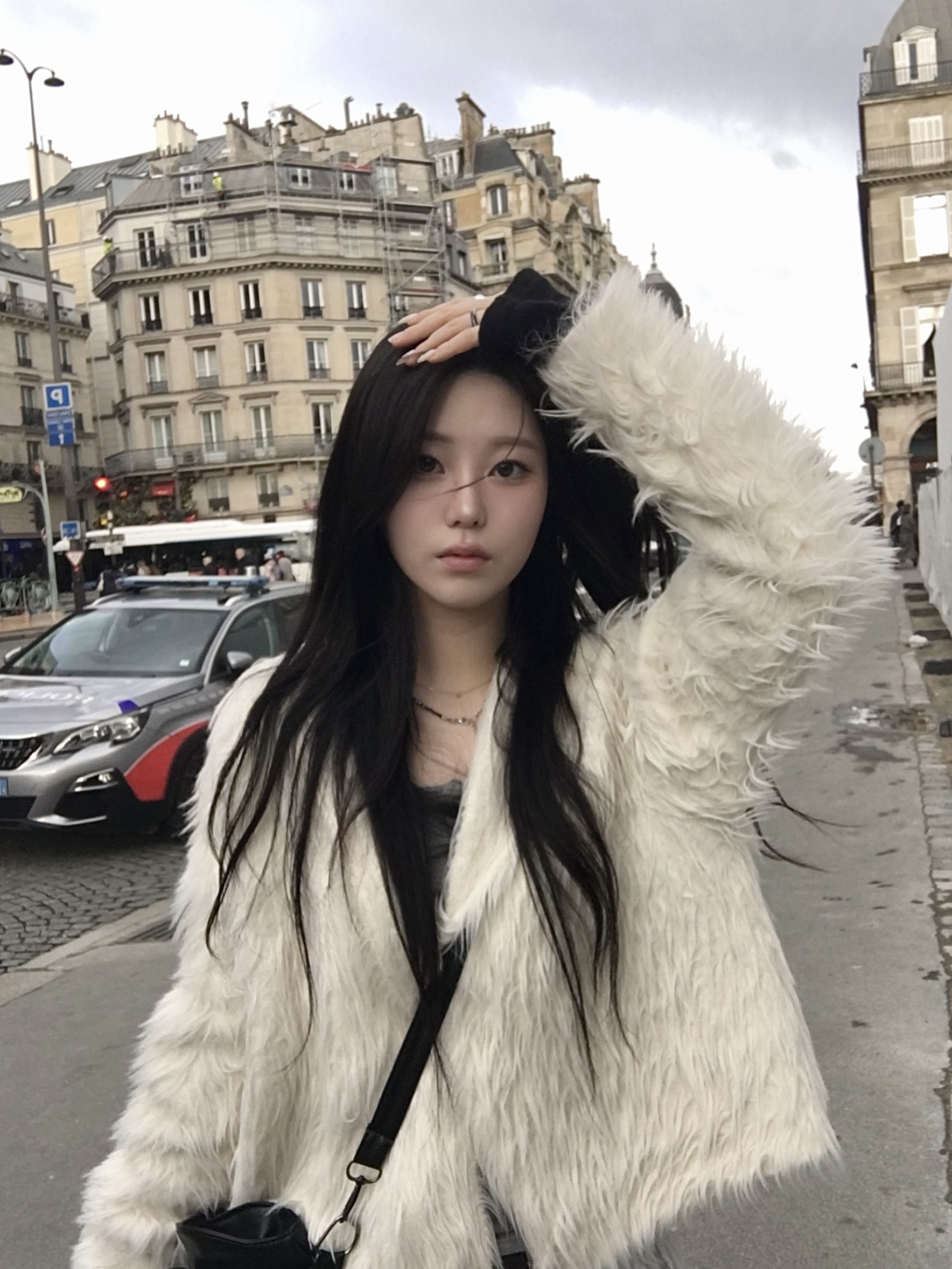 (W) 어그 클래식 울트라 미니 플랫폼 부츠 체스트넛 착용 스타일 - 3
