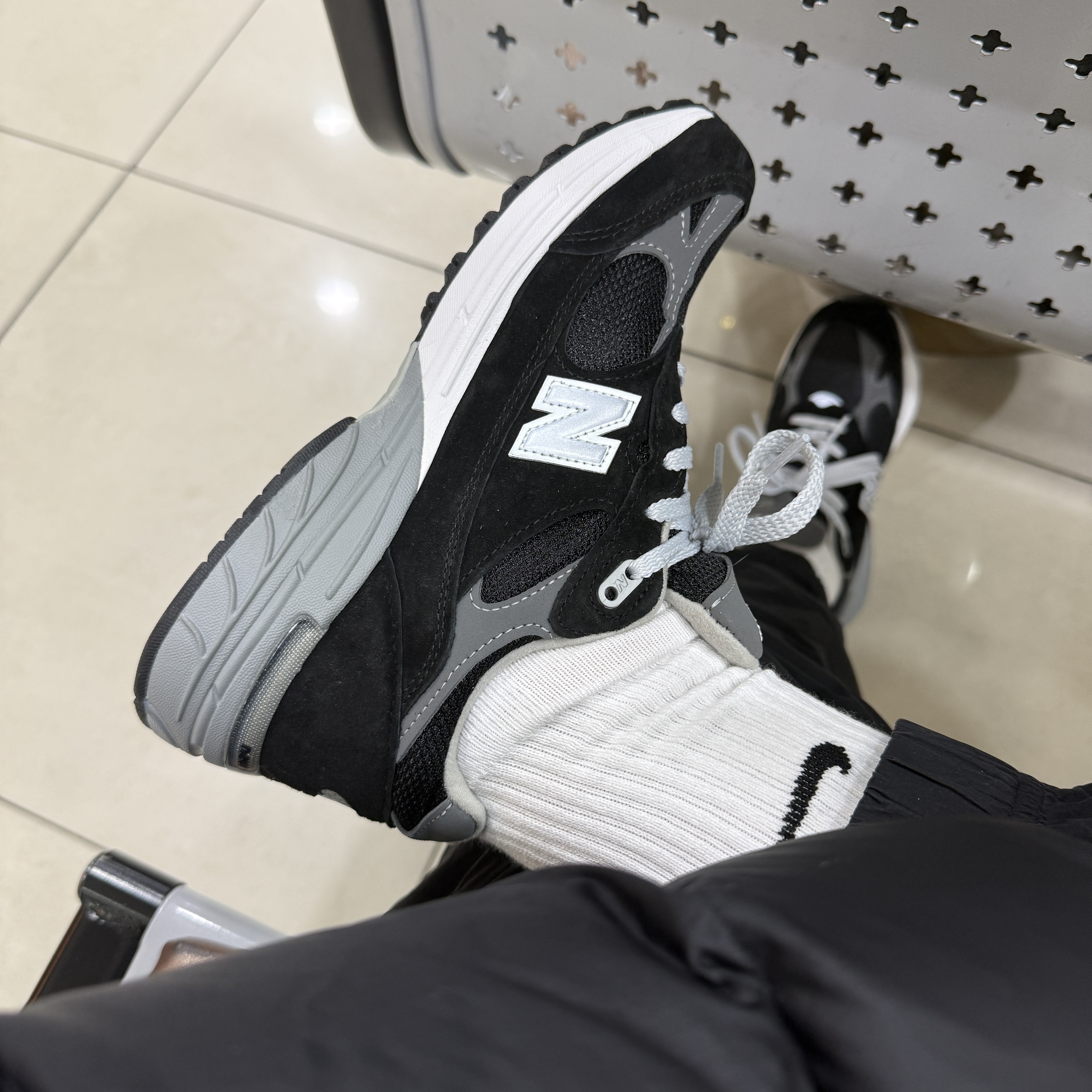 (W) New Balance 993 Made in USA Black - B Standard 착용 스타일