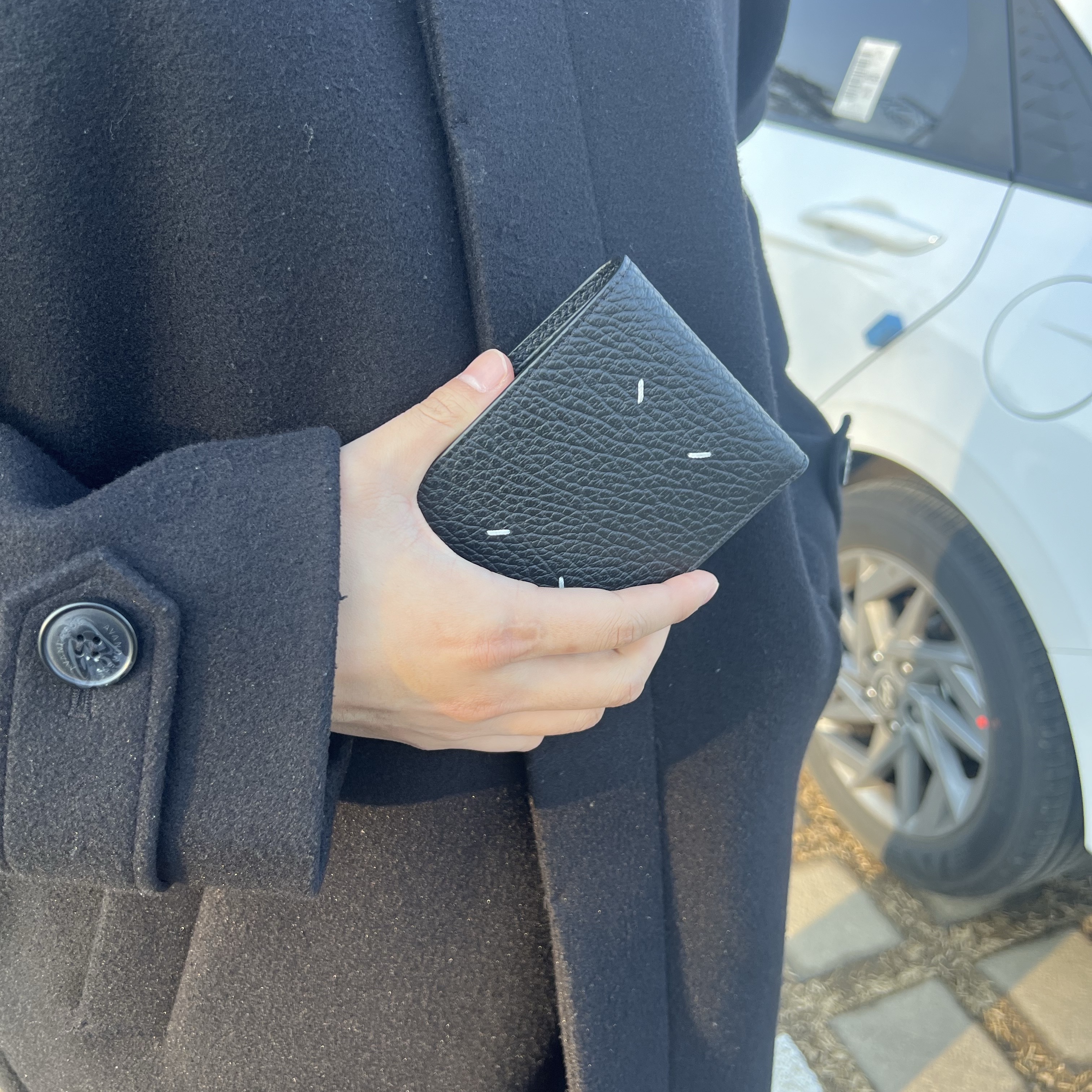 Maison Margiela Bi-Fold Wallet Black 착용 스타일 - 1