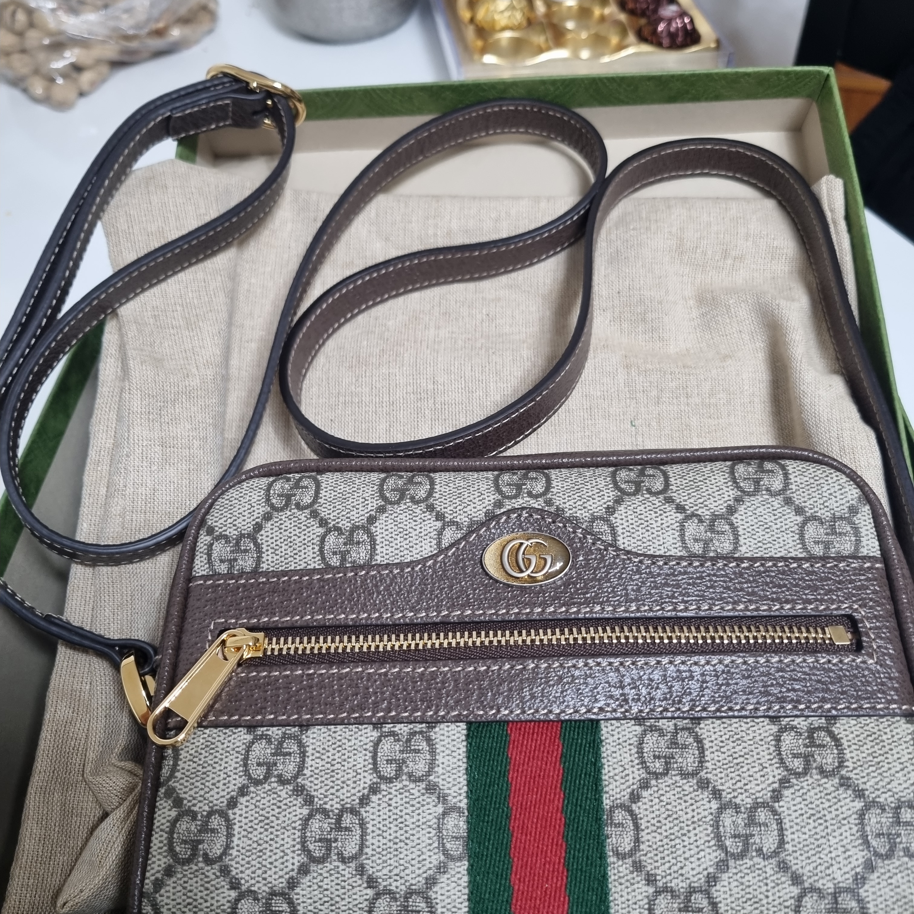 Gucci Ophidia GG Mini Bag Beige Ebony 착용 스타일
