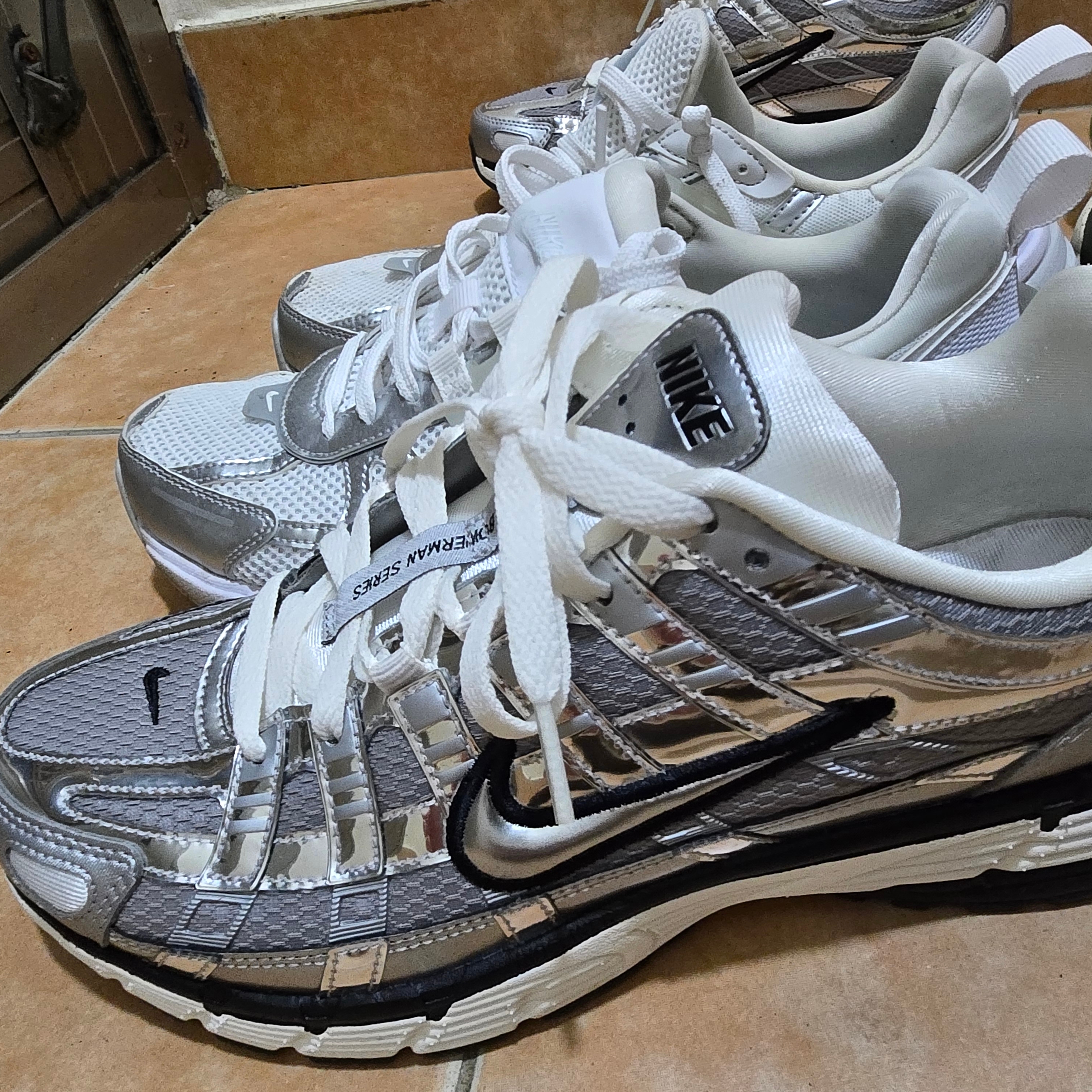 Nike P-6000 Metallic Silver 착용 스타일