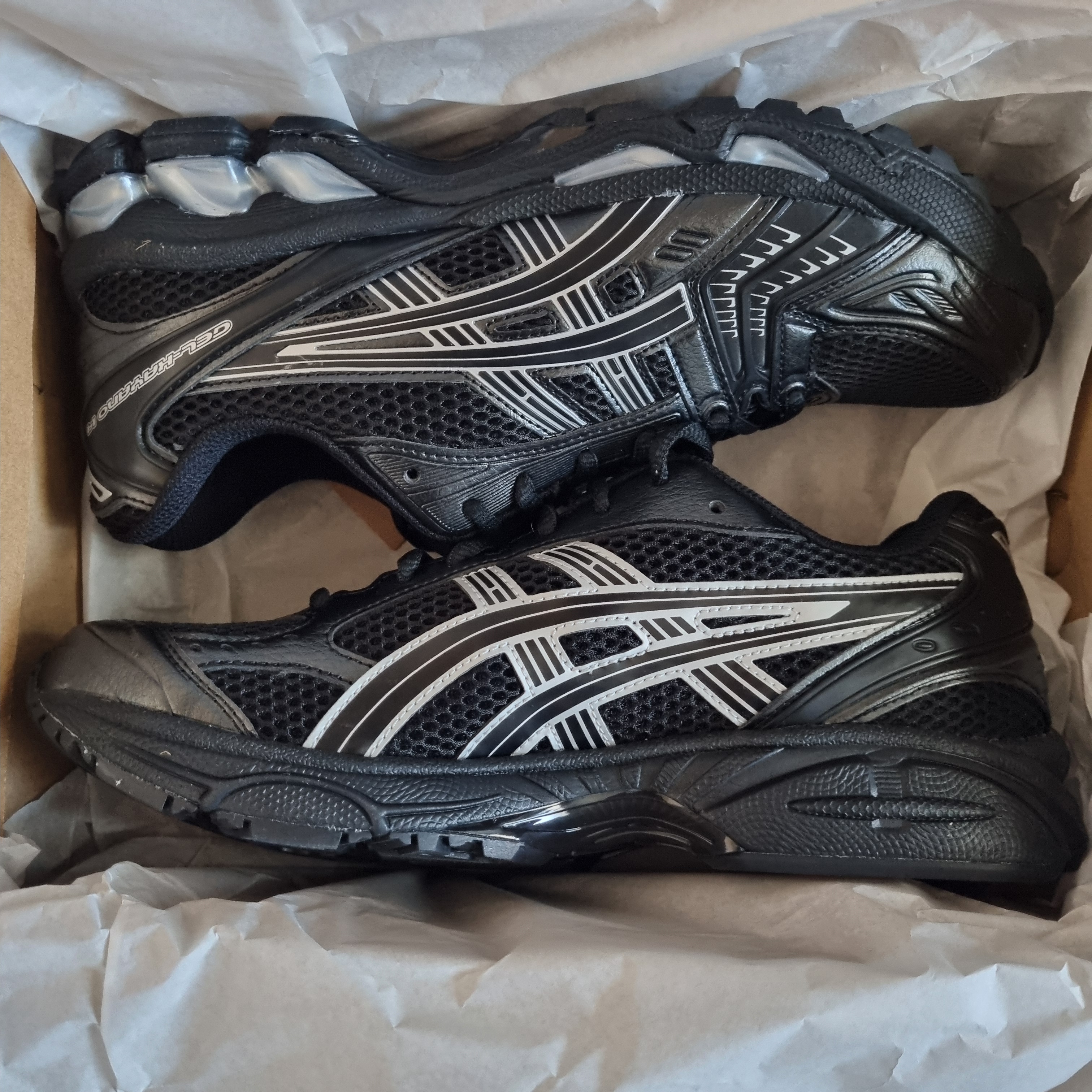 Asics Gel-Kayano 14 Black Pure Silver 착용 스타일