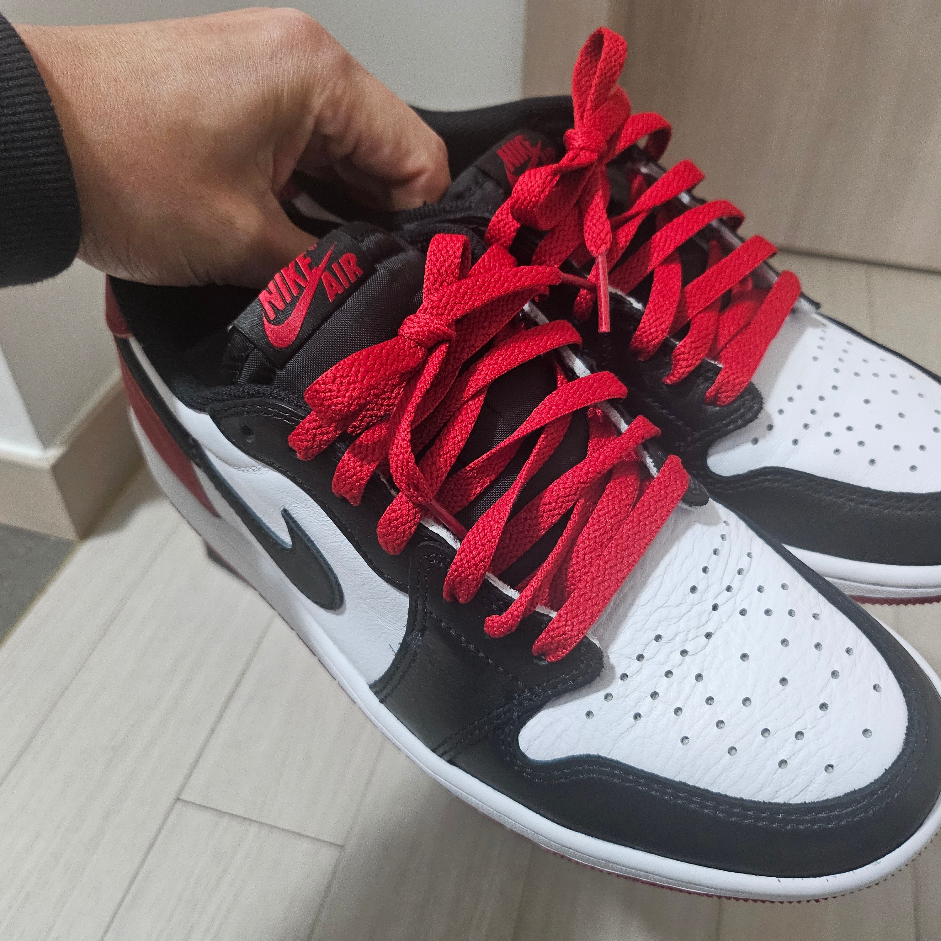 Jordan 1 Retro Low OG Black Toe 착용 스타일 - 2