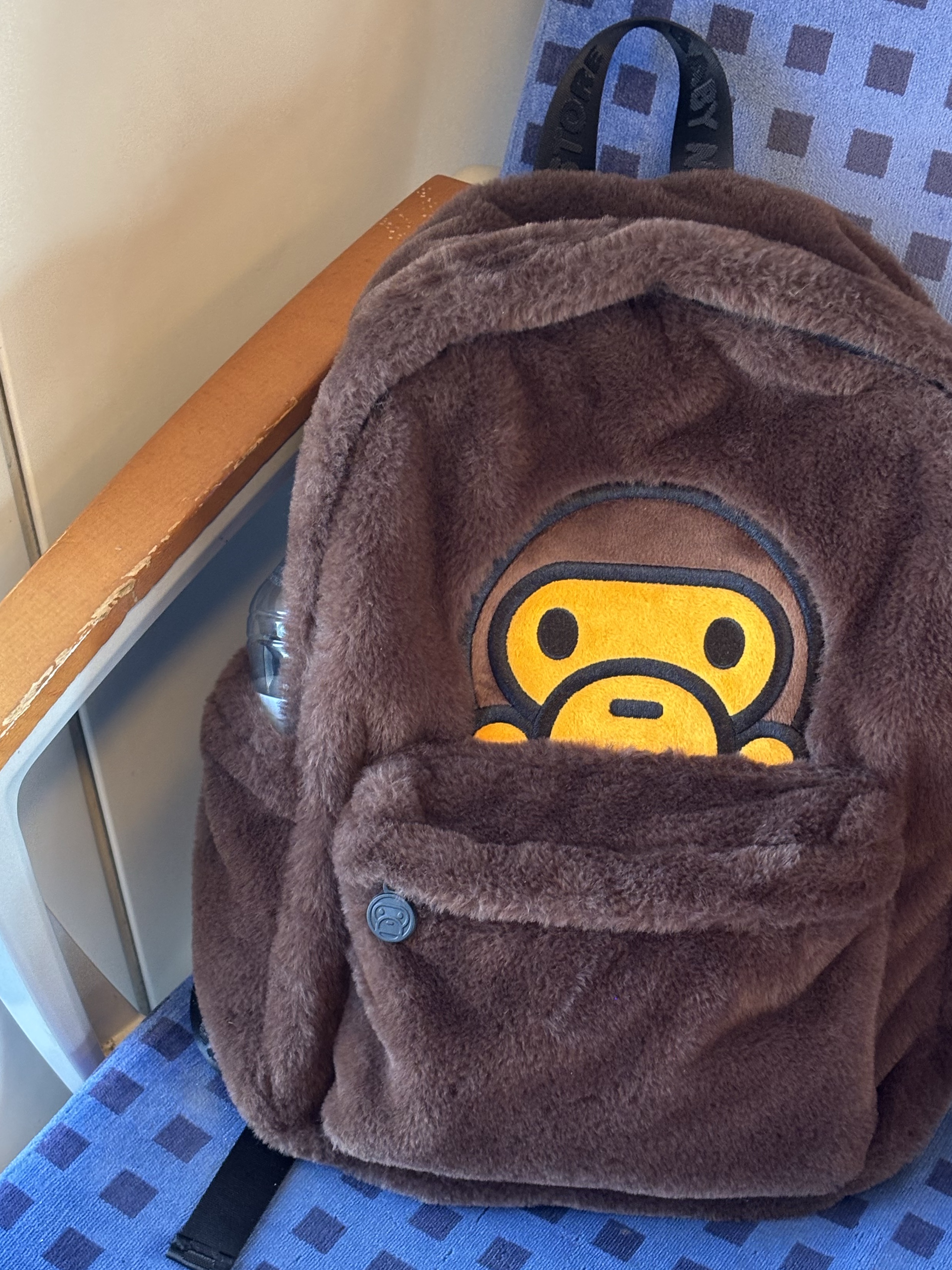 BAPE Baby Milo Fur Backpack Brown, Apple iPad Air 6th Gen 13-inch Wifi 256GB Space Gray (Korean Ver.) 착용 스타일 - 2