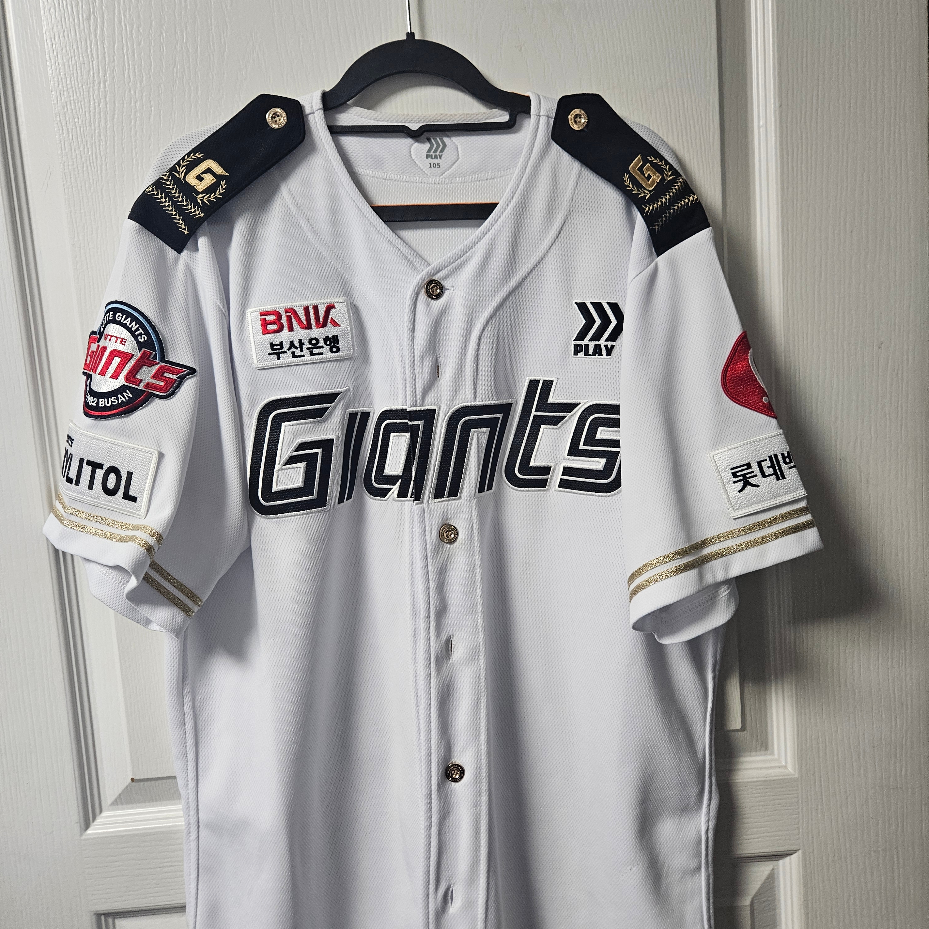 Lotte Giants 24 G Military Professional Uniform White (Non Marking Ver.) 착용 스타일