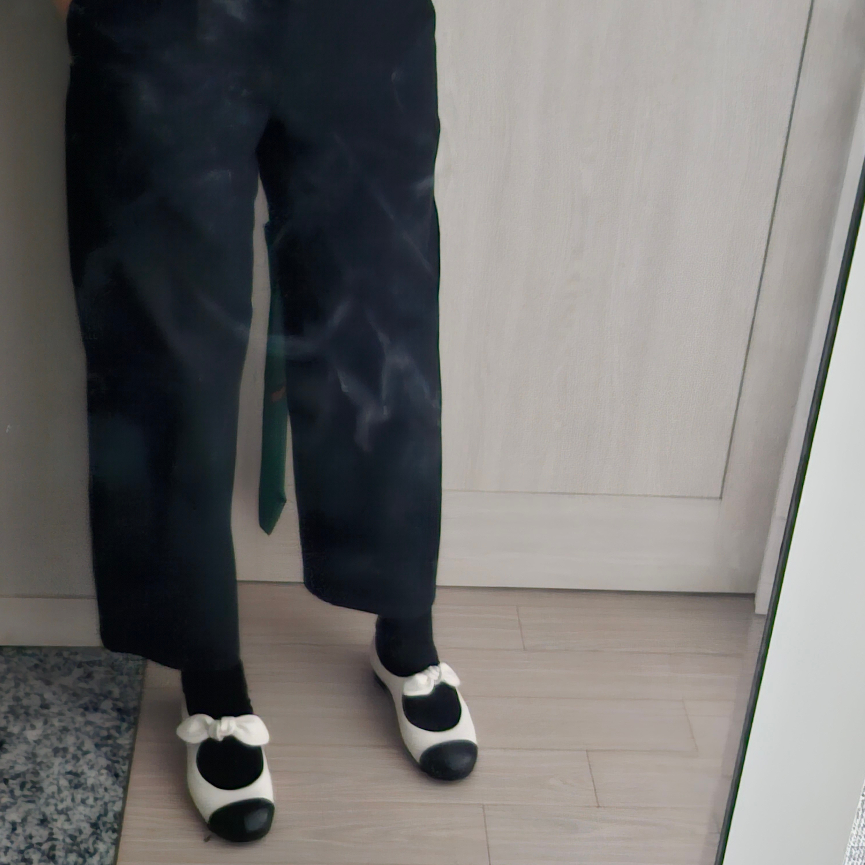 (W) Chanel Mary Janes Lambskin & White Black 착용 스타일