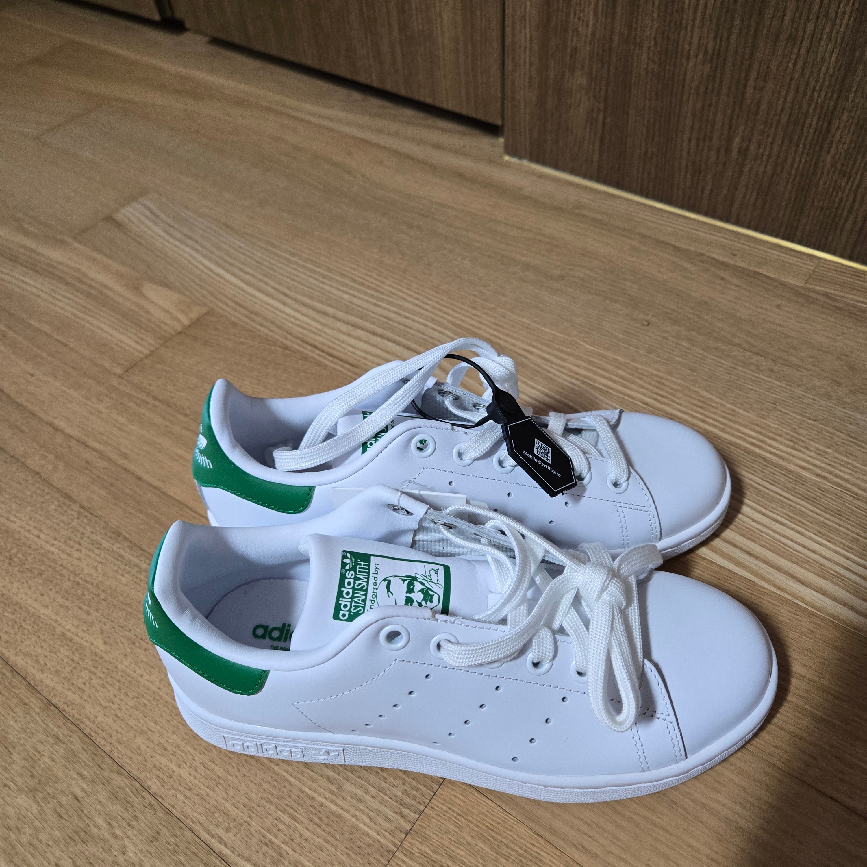 Adidas Stan Smith White Green OG 착용 스타일 - 2