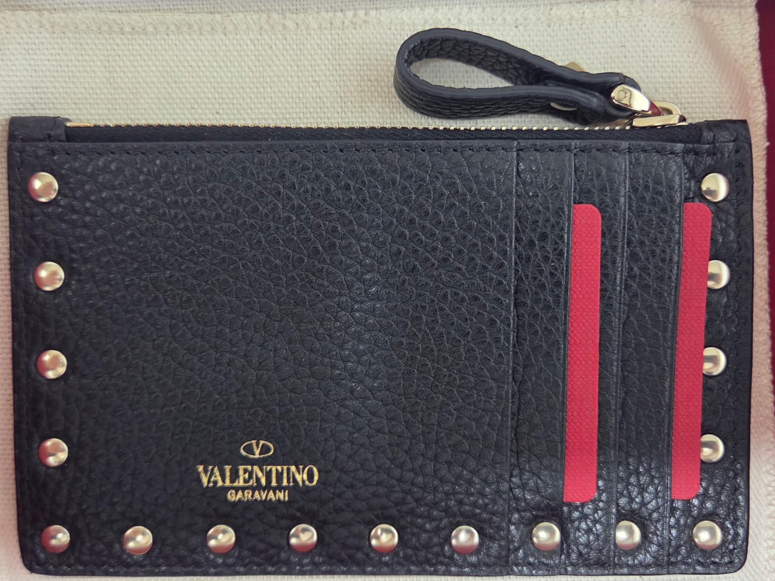 Valentino Rockstud Card Holder with Zipper Black 착용 스타일