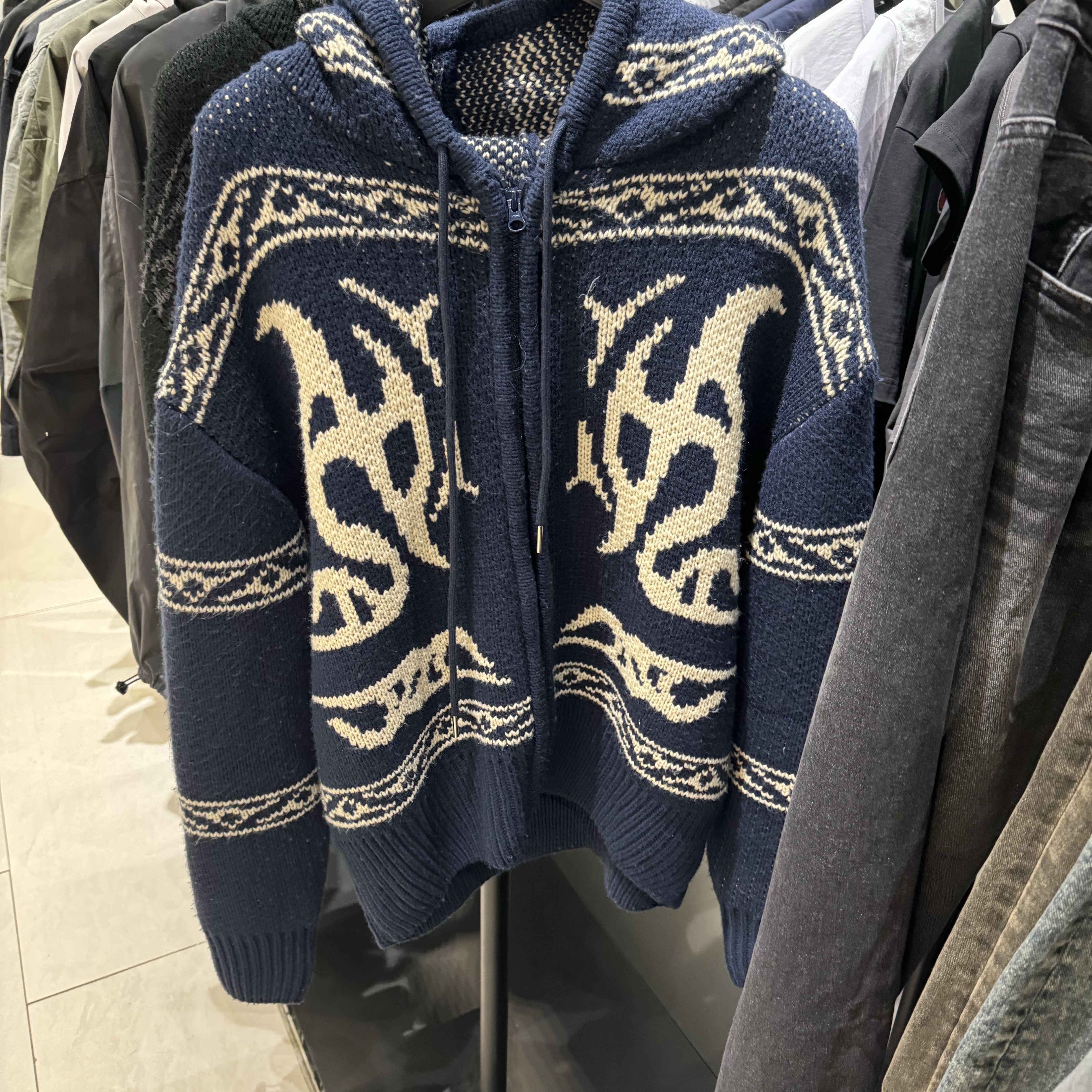 NOMANUAL Cowichan Hooded Zip-up Navy 착용 스타일