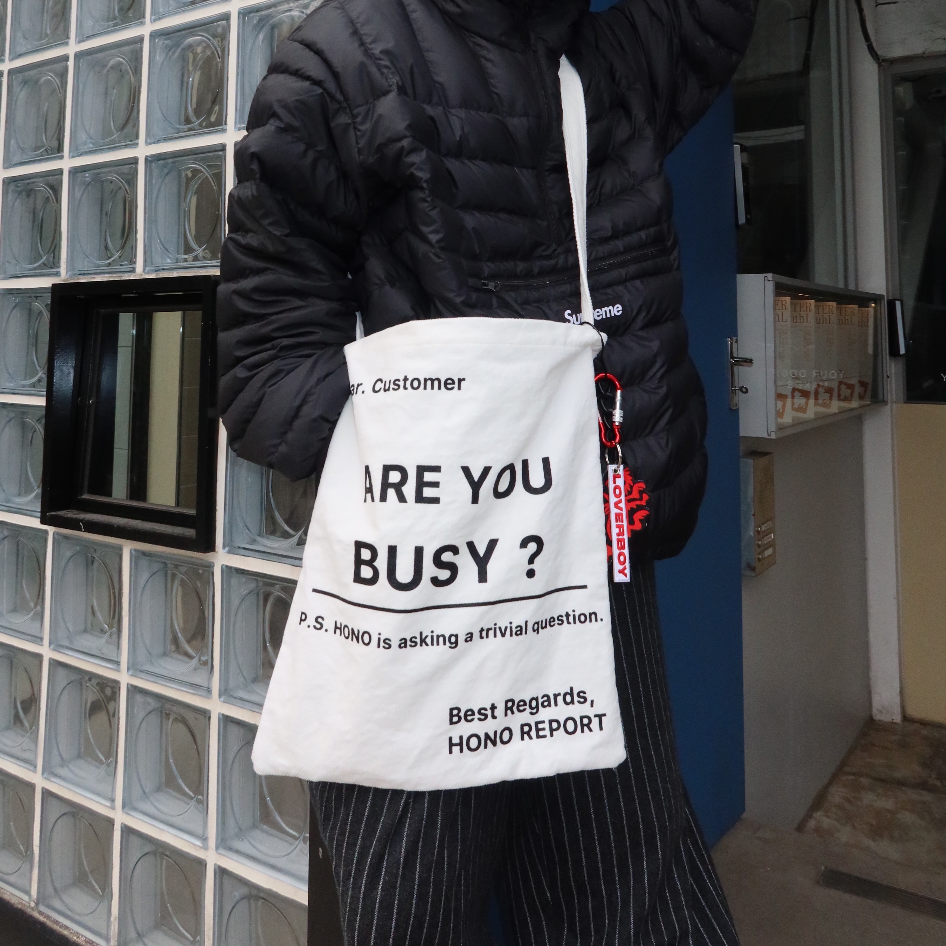 Hono Report Letter Bag White, Supreme Micro Down Half Zip Hooded Pullover Black - 24FW 착용 스타일 - 1