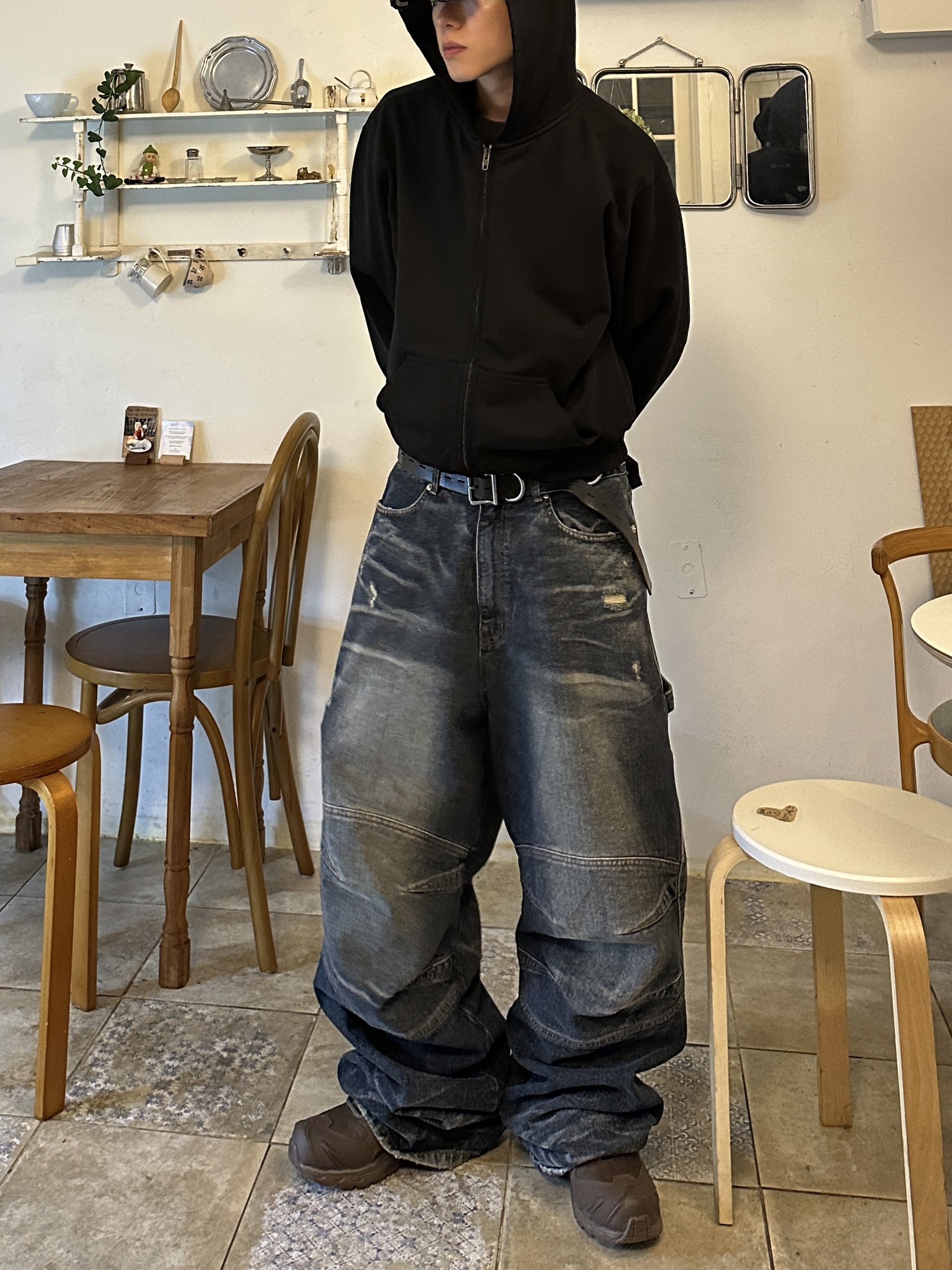 C.P. Company Nycra-R Short Down Jacket Walnut Beige - 24FW, Salomon XA Forces Jungle Earth Brown 착용 스타일 - 5