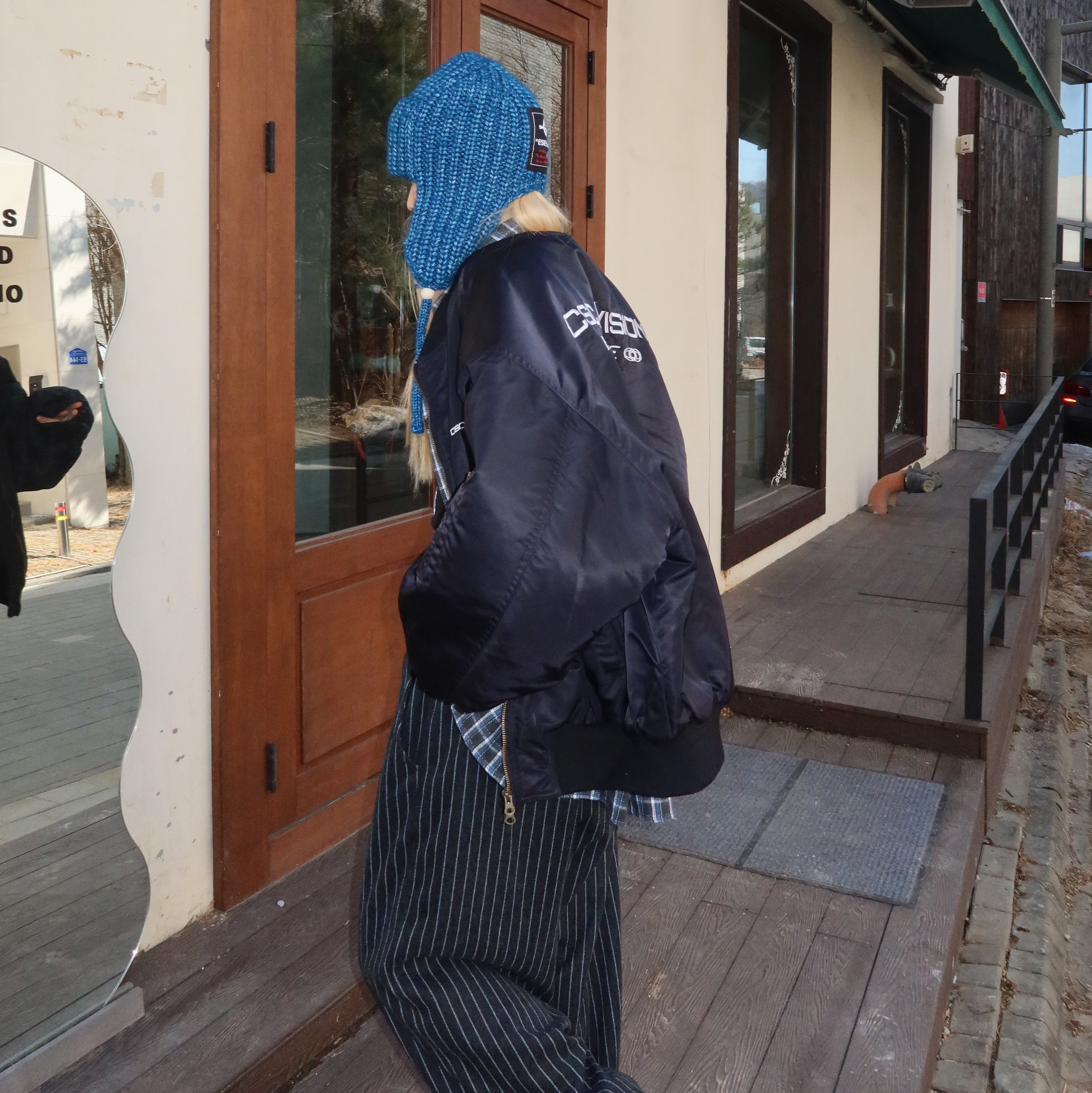 Hono Report Easy Big Pants Black Stripe 착용 스타일 - 1