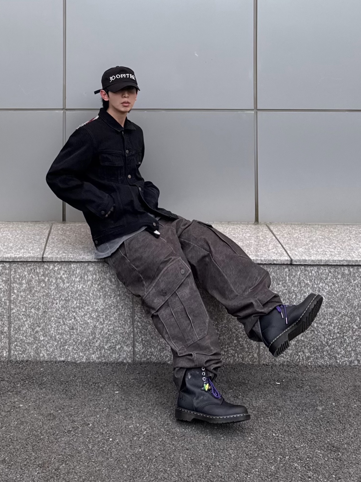 ersco Ancient Denim Trucker Jacket Black, Hono Report Big Pocket Cargo Pants Brown 착용 스타일 - 1