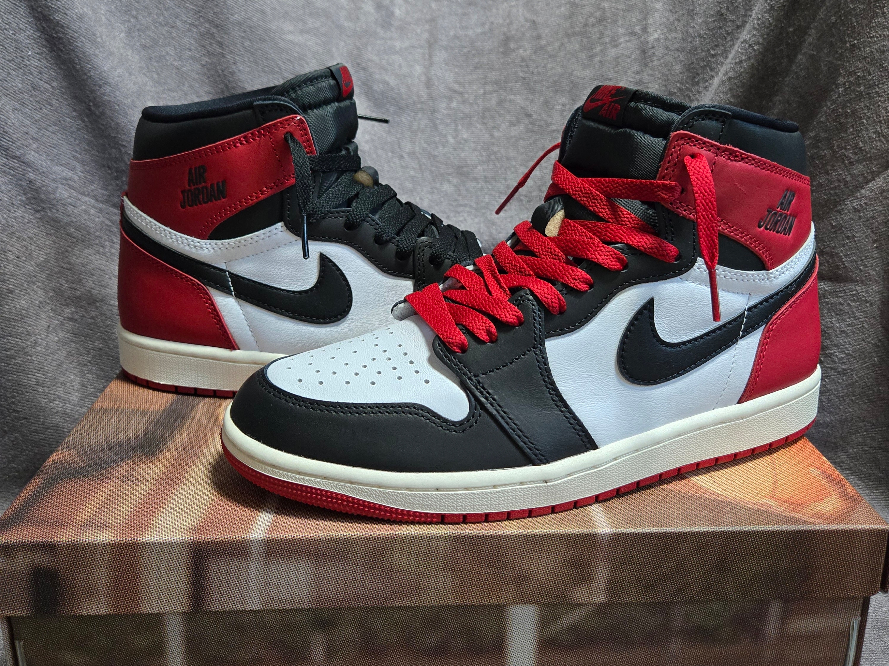 Jordan 1 Retro High OG Black Toe 착용 스타일 - 3
