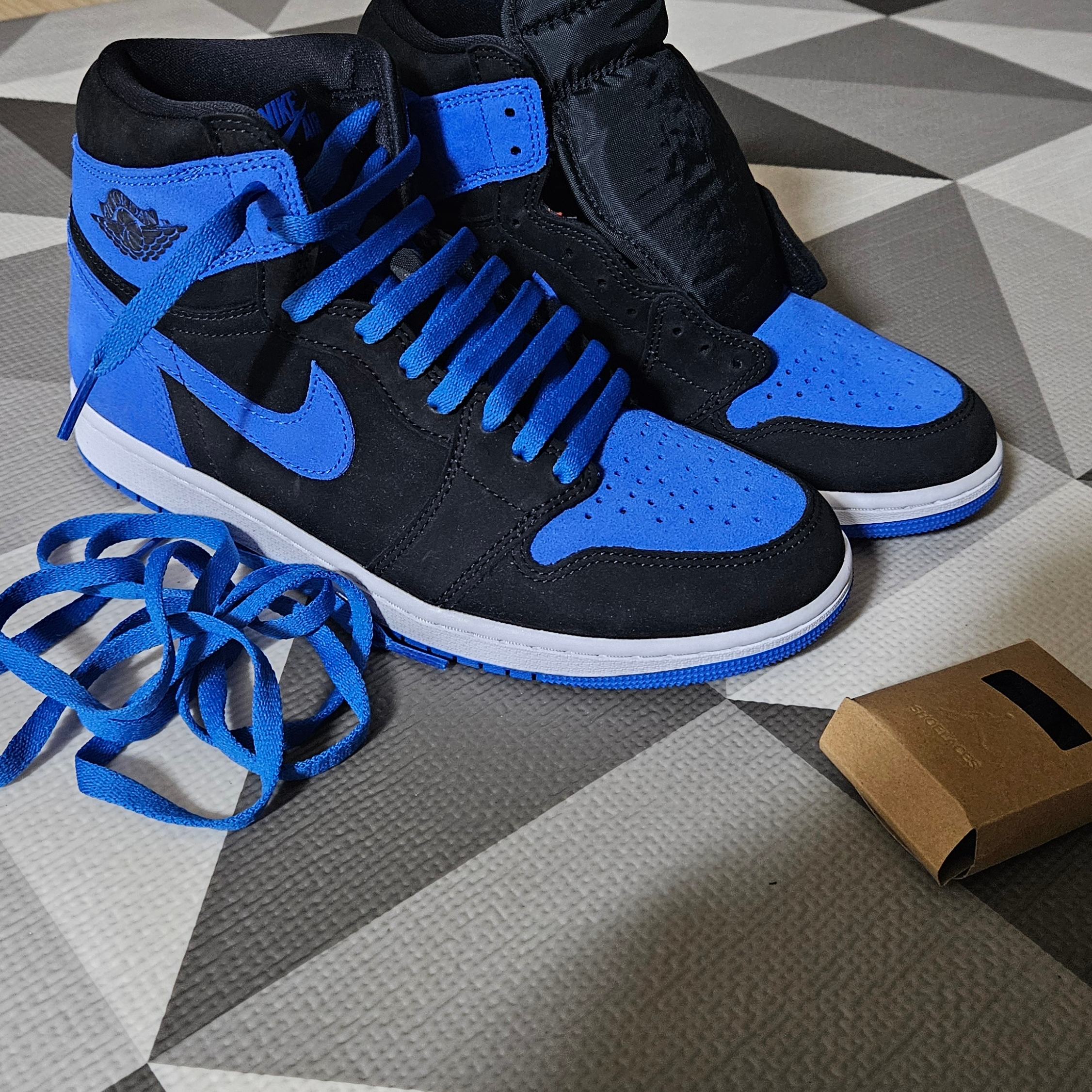 Jordan 1 Retro High OG Royal Reimagined 착용 스타일 - 1