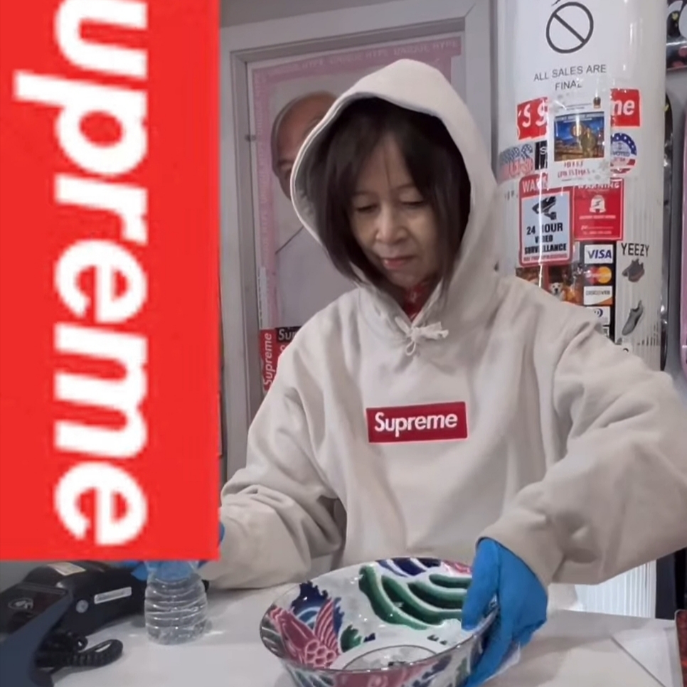 Supreme Box Logo Hooded Sweatshirt Stone - 24FW 착용 스타일 - 1