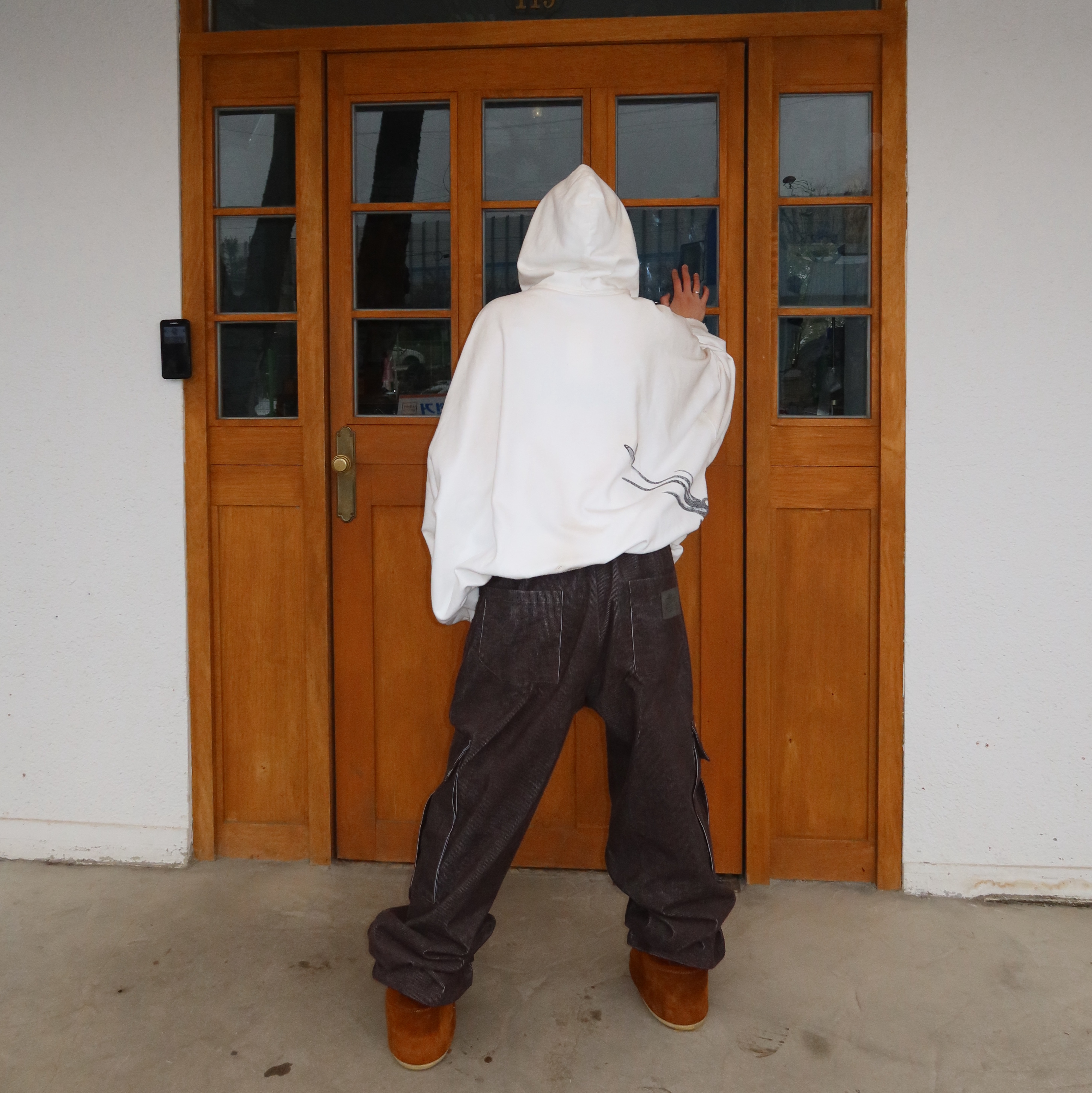 Hono Report Big Pocket Cargo Pants Brown, Project G/R x Atmos Etiquette Lesson Vintage Washed Hoodie White 착용 스타일 - 2