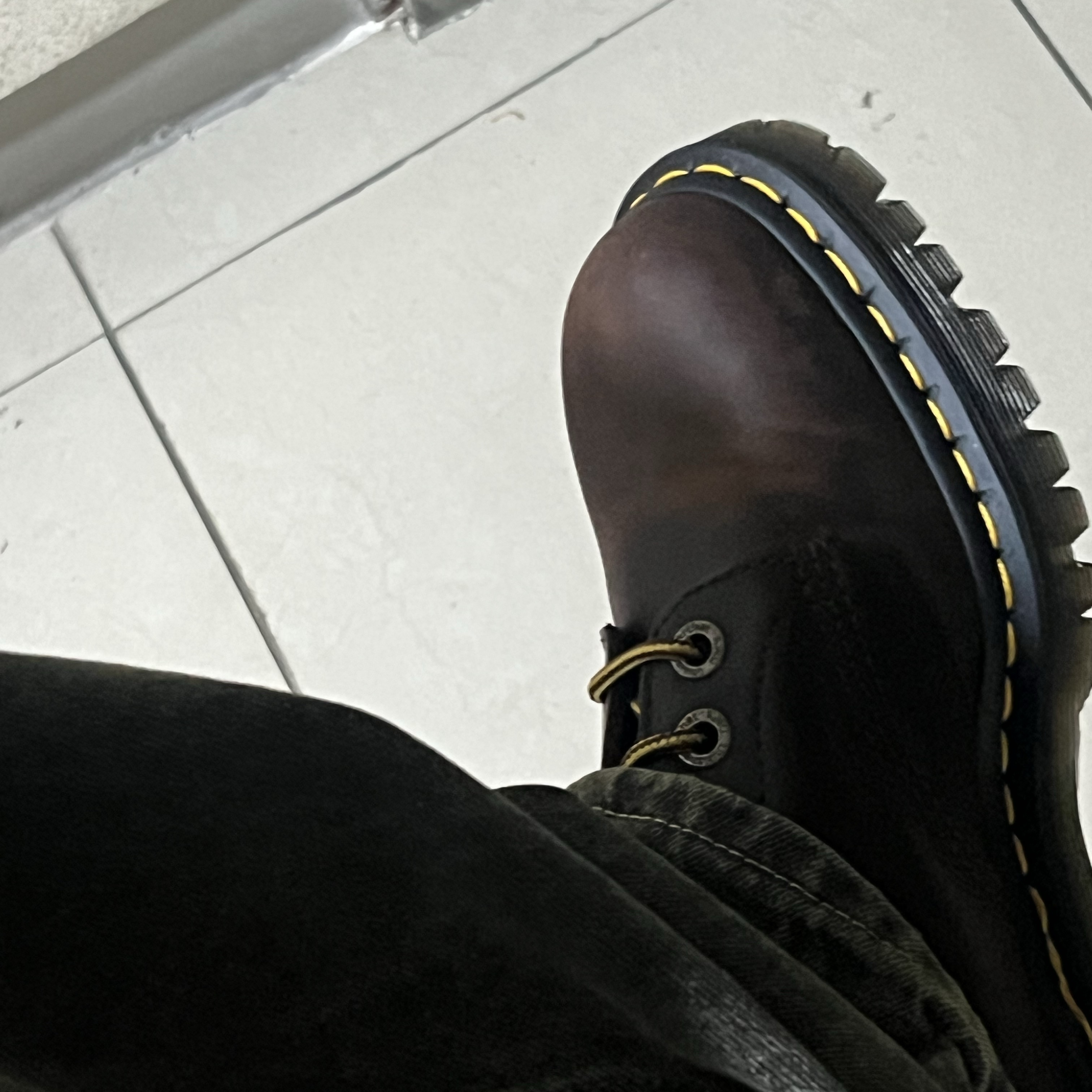 Dr. Martens x Thisisneverthat 1460 Waxed Full Grain Brown 착용 스타일