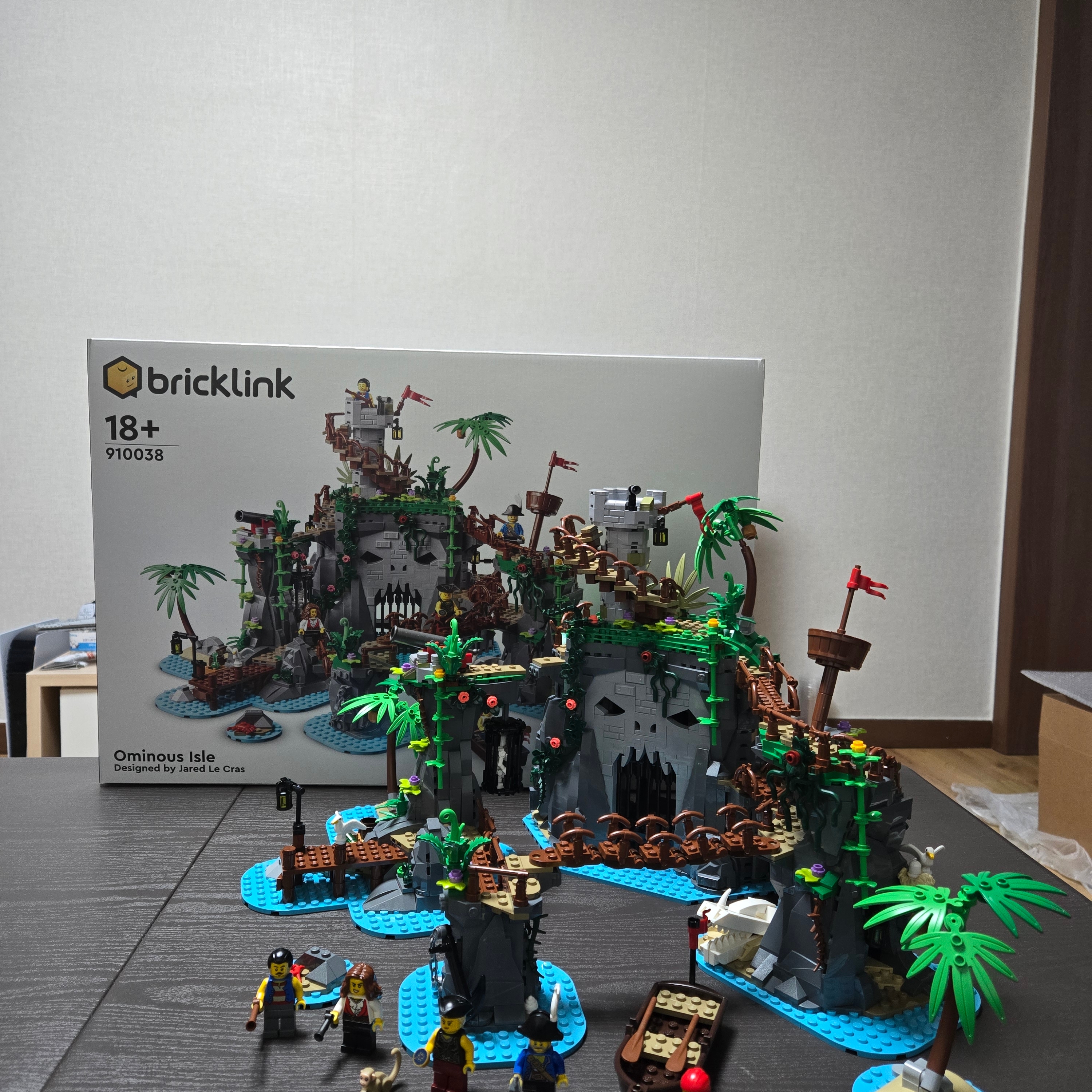 Lego Ominous Isle 착용 스타일 - 1
