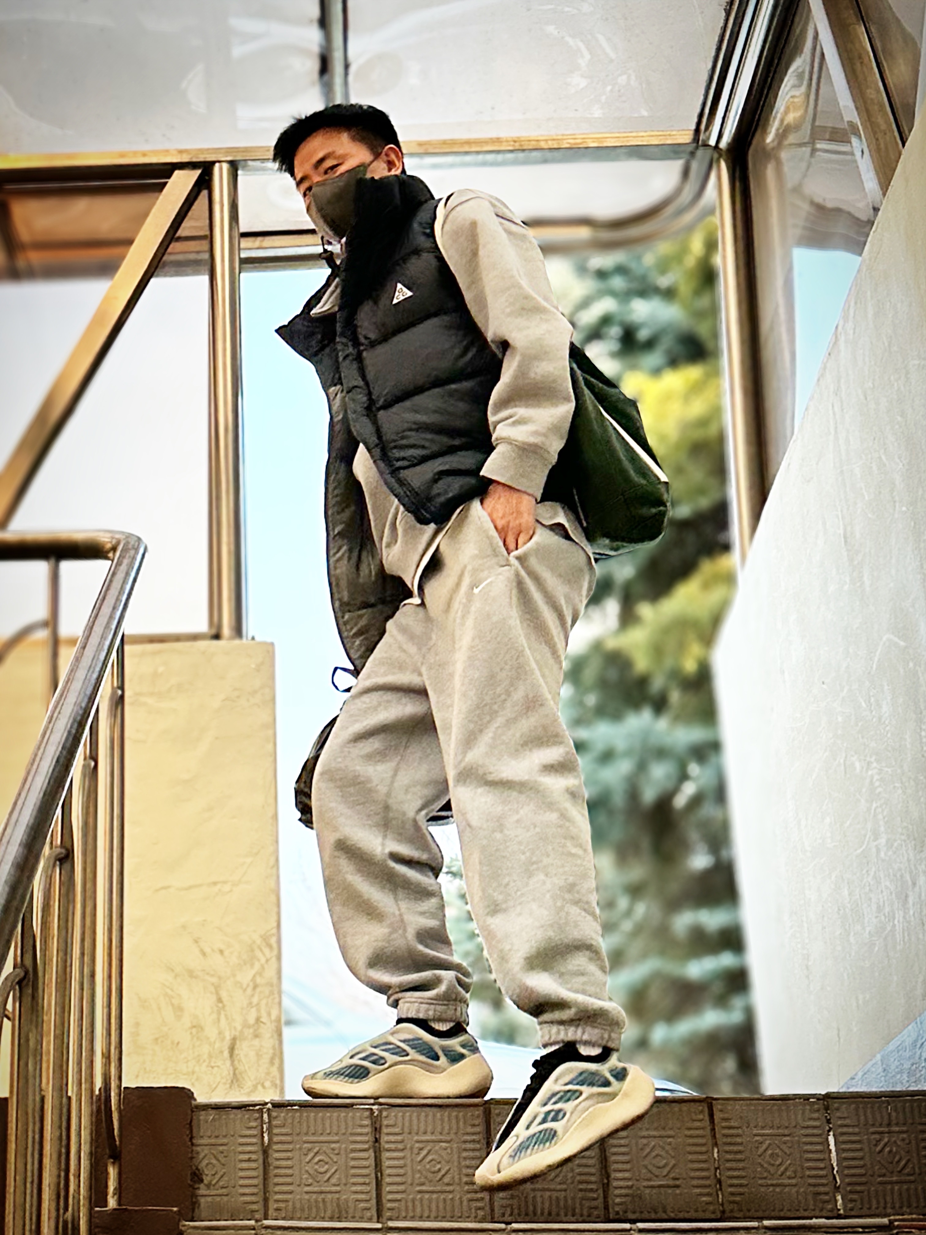 Adidas Yeezy 700 V3 Kyanite, Nike NRG Solo Swoosh Heavy Weight BB Quarter Zip Top Dark Grey Heather - Asia 착용 스타일