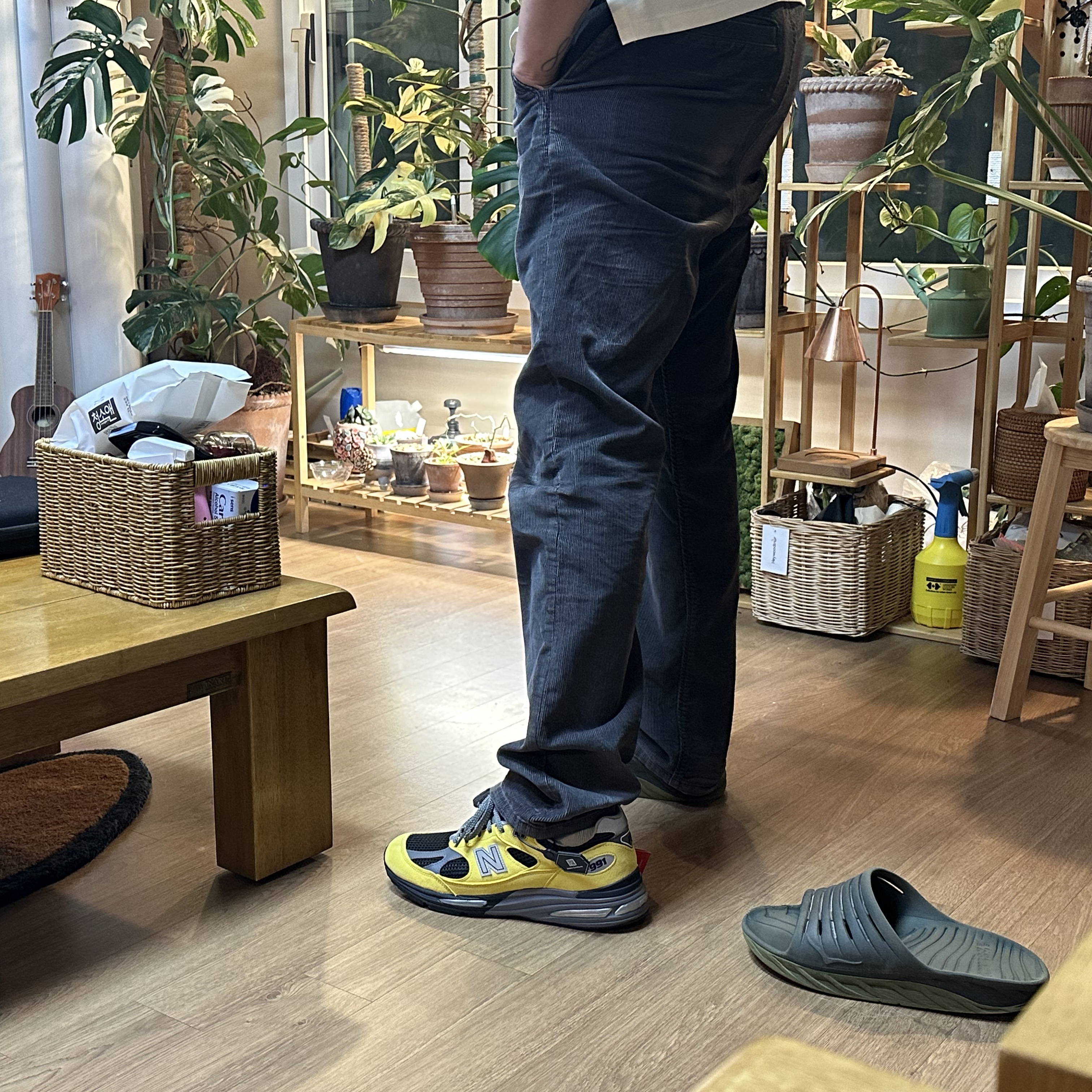 New Balance 991v2 Made in UK Yellow Black - Casestudy Exclusive 착용 스타일 - 1