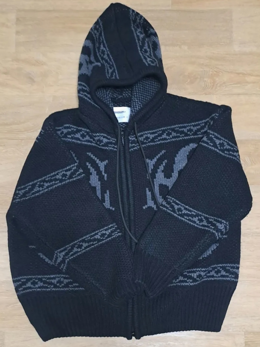 NOMANUAL Cowichan Hooded Zip-up Black 착용 스타일